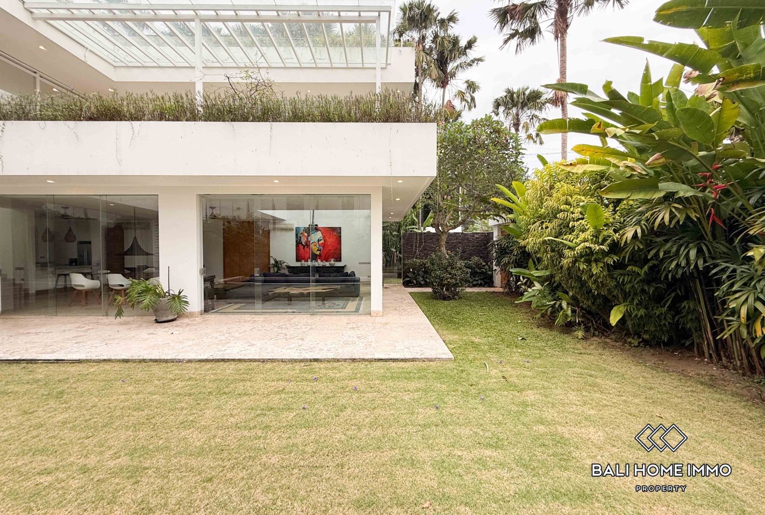 Spacious 5 Bedroom Family Villa For Rent in Canggu Residential Side view 30
