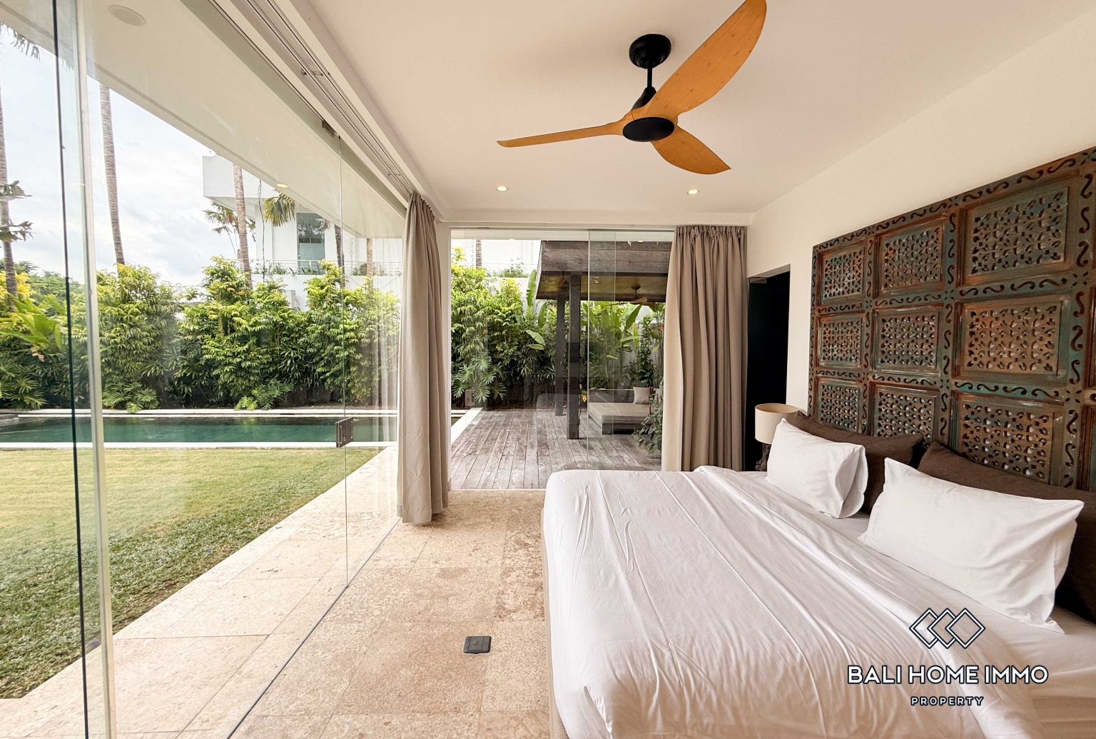 Spacious 5 Bedroom Family Villa For Rent in Canggu Residential Side view 11