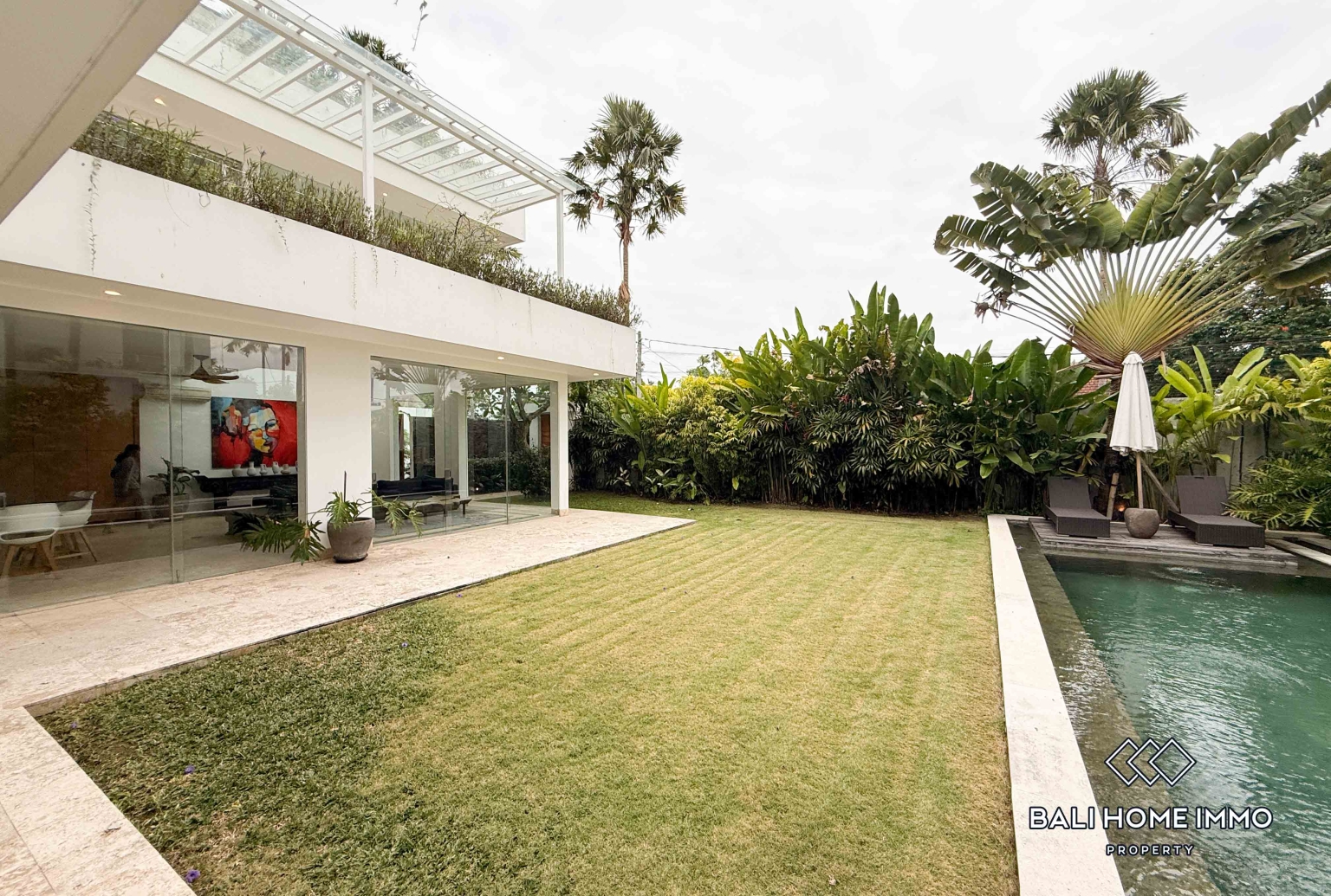 Spacious 5 Bedroom Family Villa For Rent in Canggu Residential Side view 29
