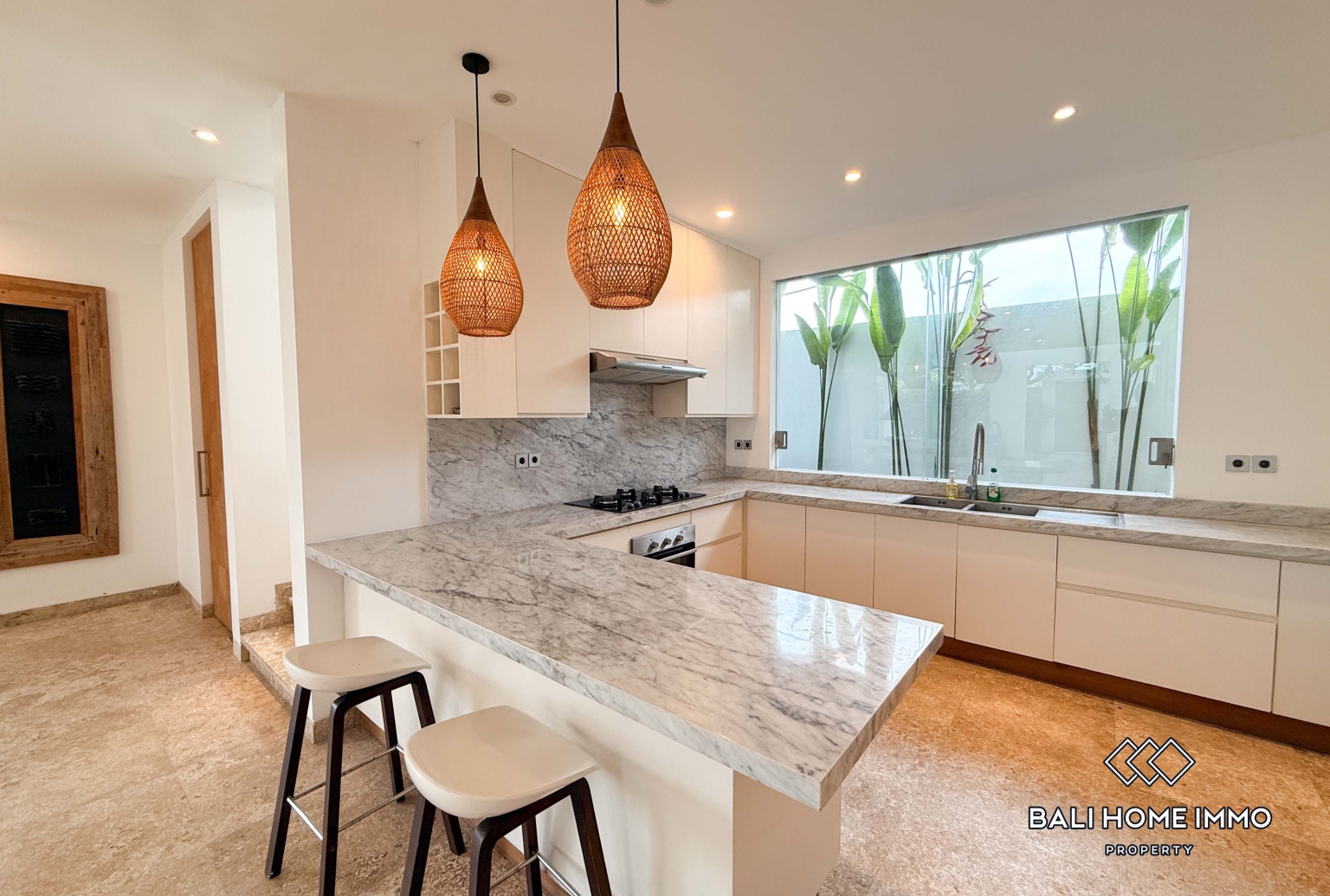 Spacious 5 Bedroom Family Villa For Rent in Canggu Residential Side view 5
