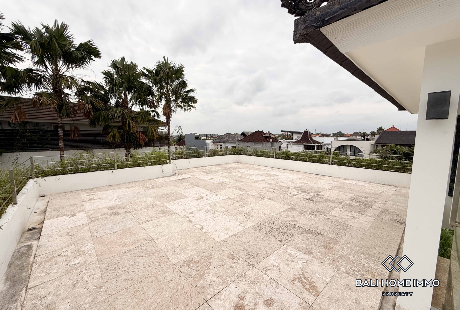 Spacious 5 Bedroom Family Villa For Rent in Canggu Residential Side view 26