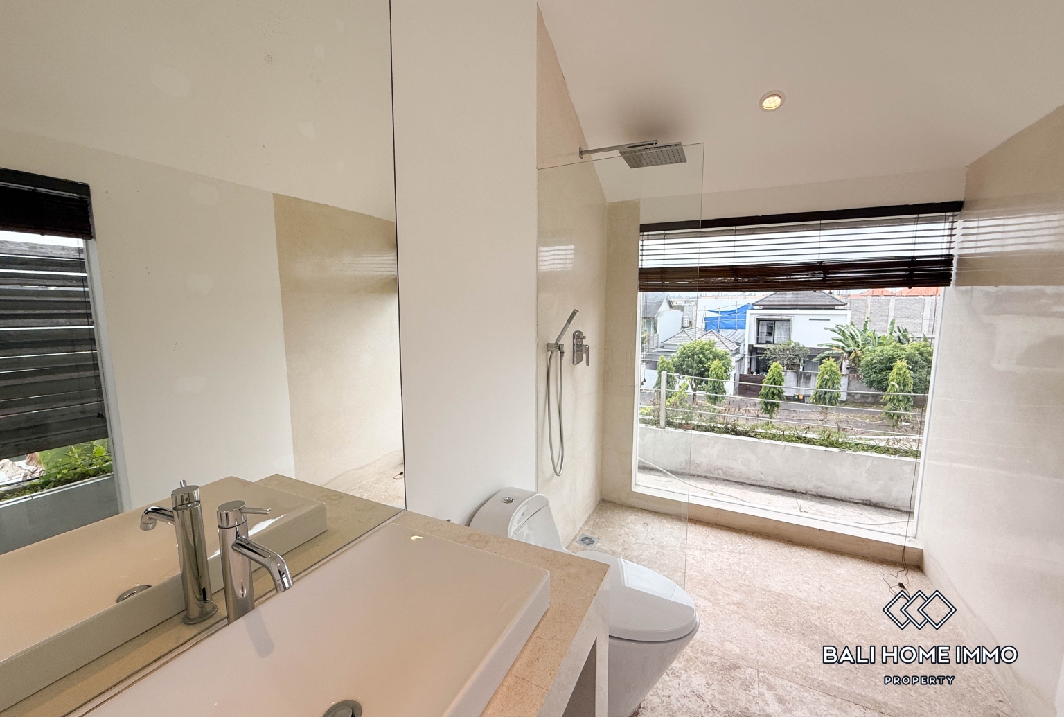 Spacious 5 Bedroom Family Villa For Rent in Canggu Residential Side view 23