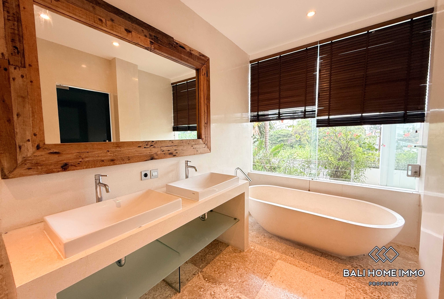 Spacious 5 Bedroom Family Villa For Rent in Canggu Residential Side view 20