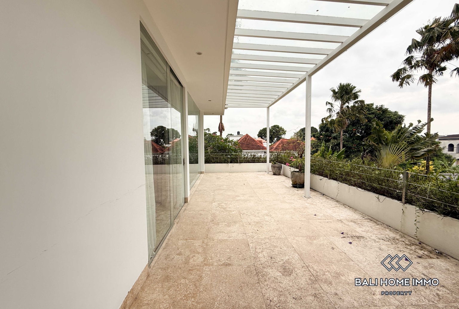 Spacious 5 Bedroom Family Villa For Rent in Canggu Residential Side view 25
