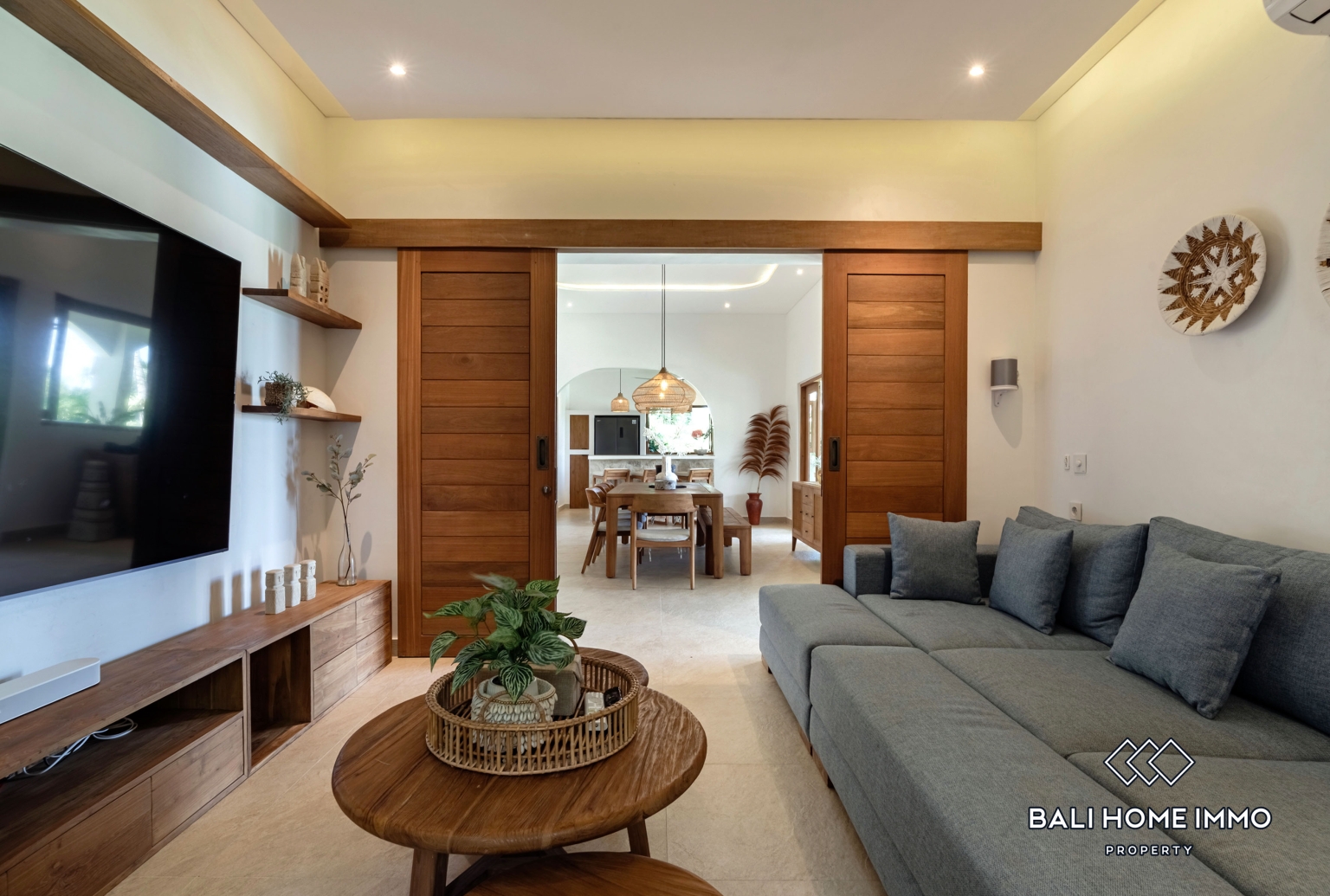 Spacious 5 Bedroom Family Villa for Rent in Kedungu view 4