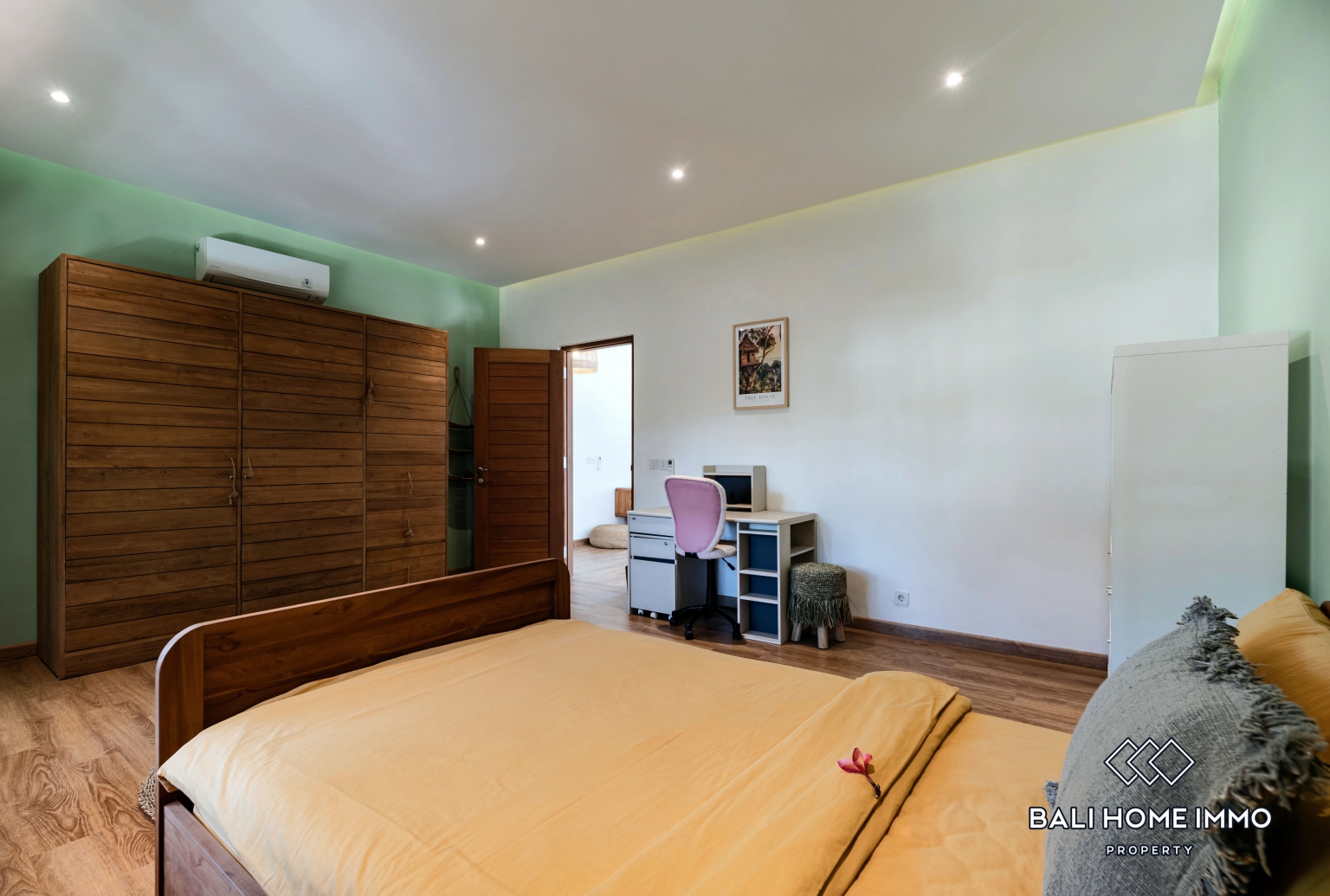 Spacious 5 Bedroom Family Villa for Rent in Kedungu view 14