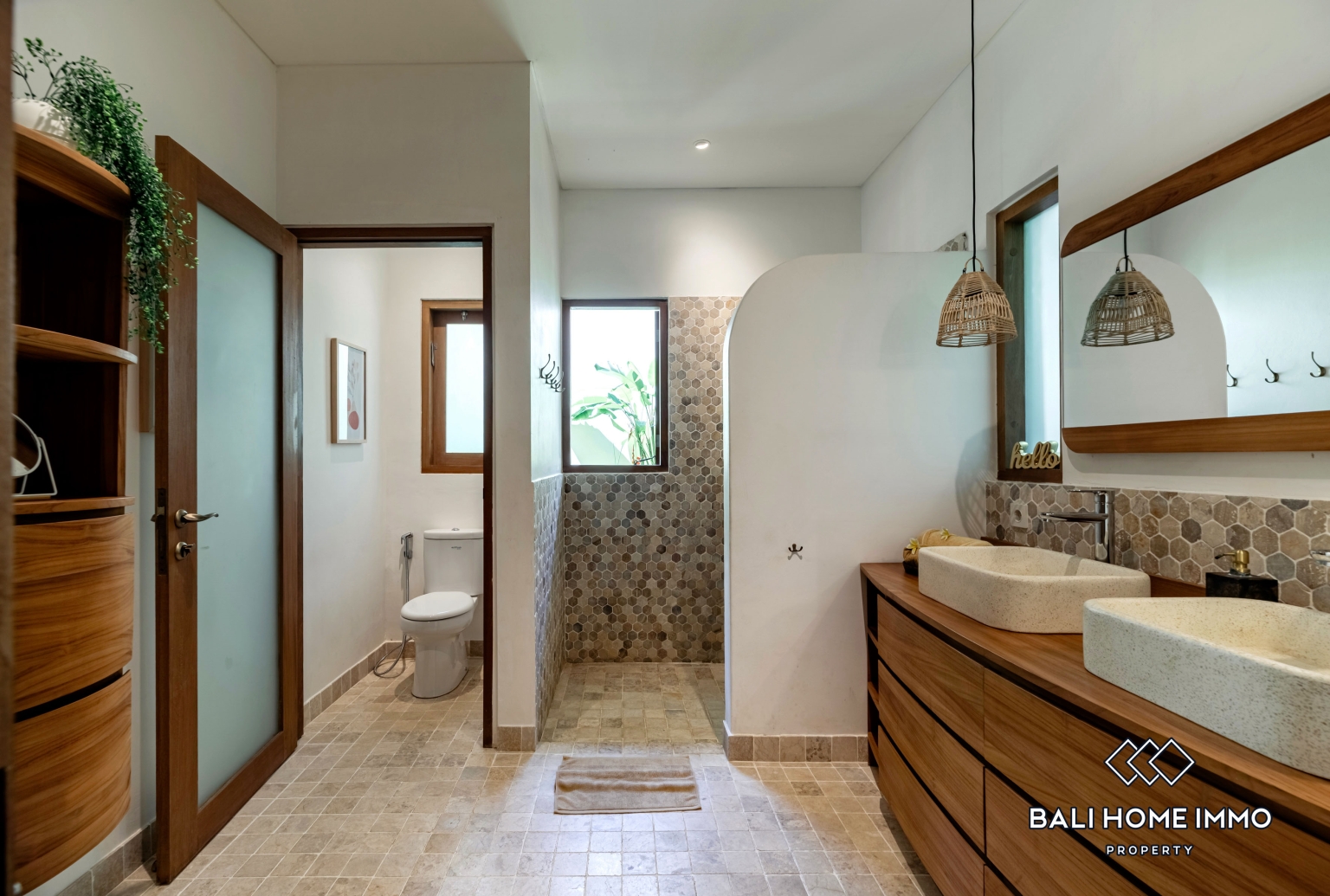 Spacious 5 Bedroom Family Villa for Rent in Kedungu view 22