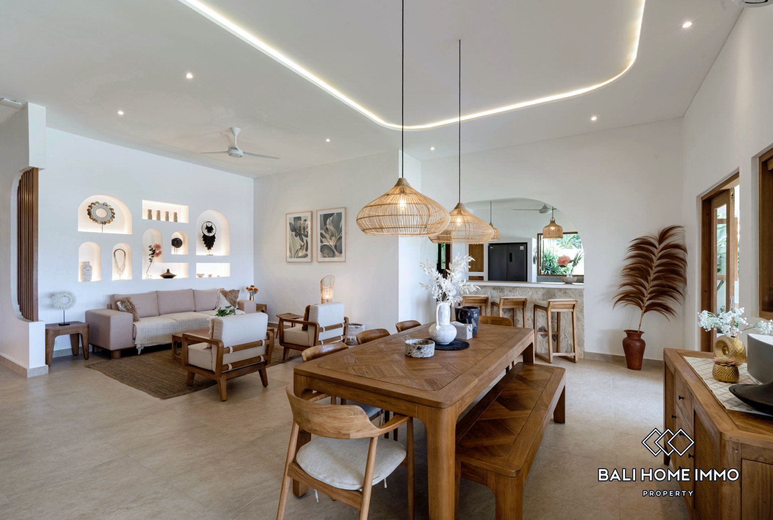 Spacious 5 Bedroom Family Villa for Rent in Kedungu view 6