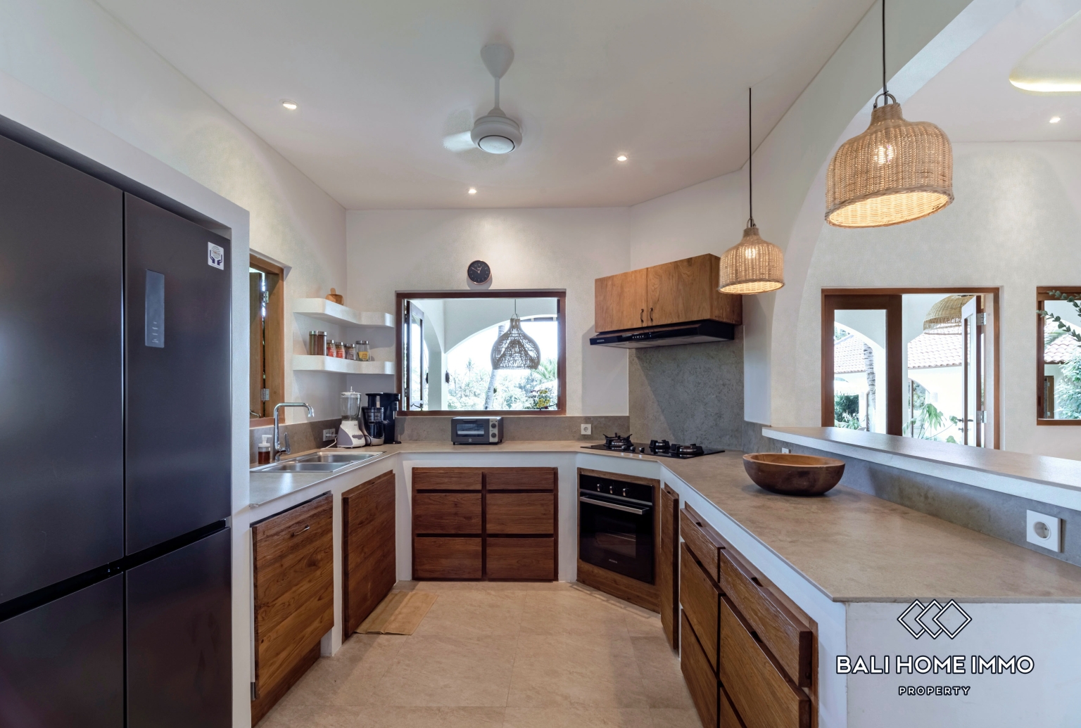 Spacious 5 Bedroom Family Villa for Rent in Kedungu view 8