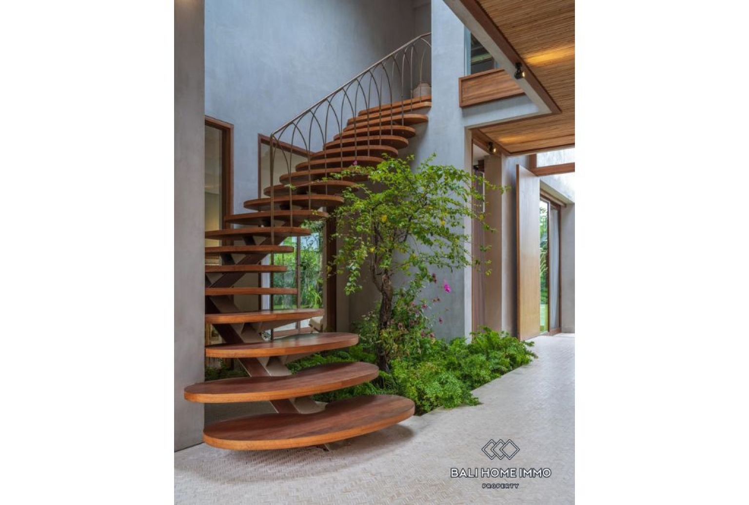 Spacious 5 Bedroom Family Villa for Rent in Umalas view 7