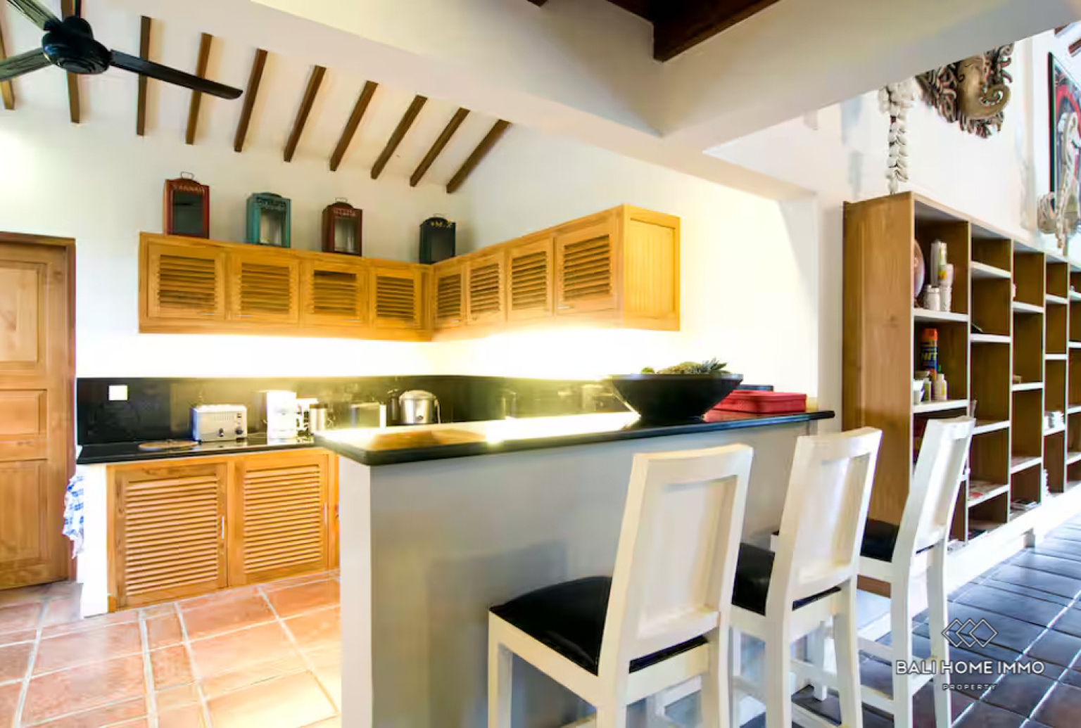 Spacious 5 Bedroom Villa for Sale Leasehold in Bali Seminyak Beachside and Center view 7