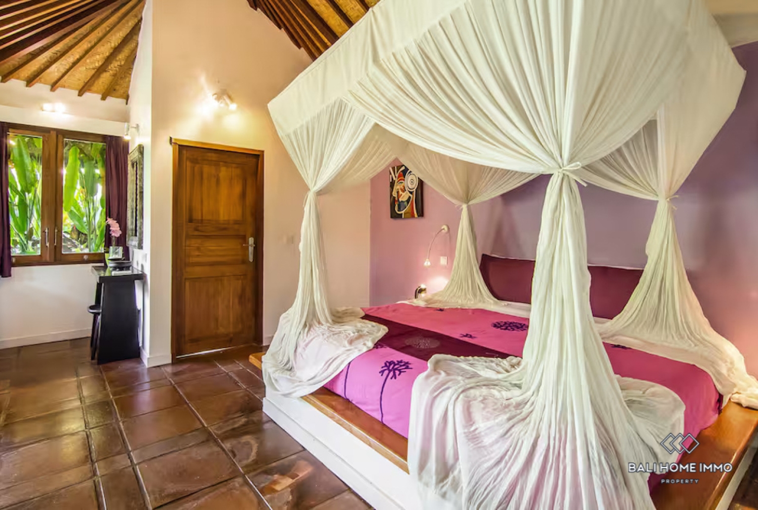 Spacious 5 Bedroom Villa for Sale Leasehold in Bali Seminyak Beachside and Center view 14