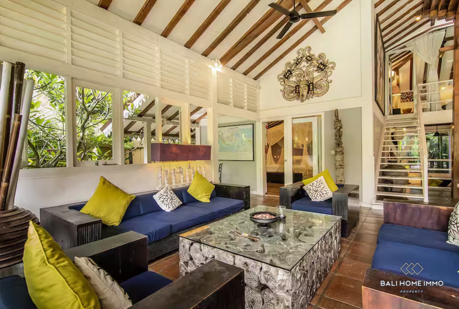Spacious 5 Bedroom Villa for Sale Leasehold in Bali Seminyak Beachside and Center view 4