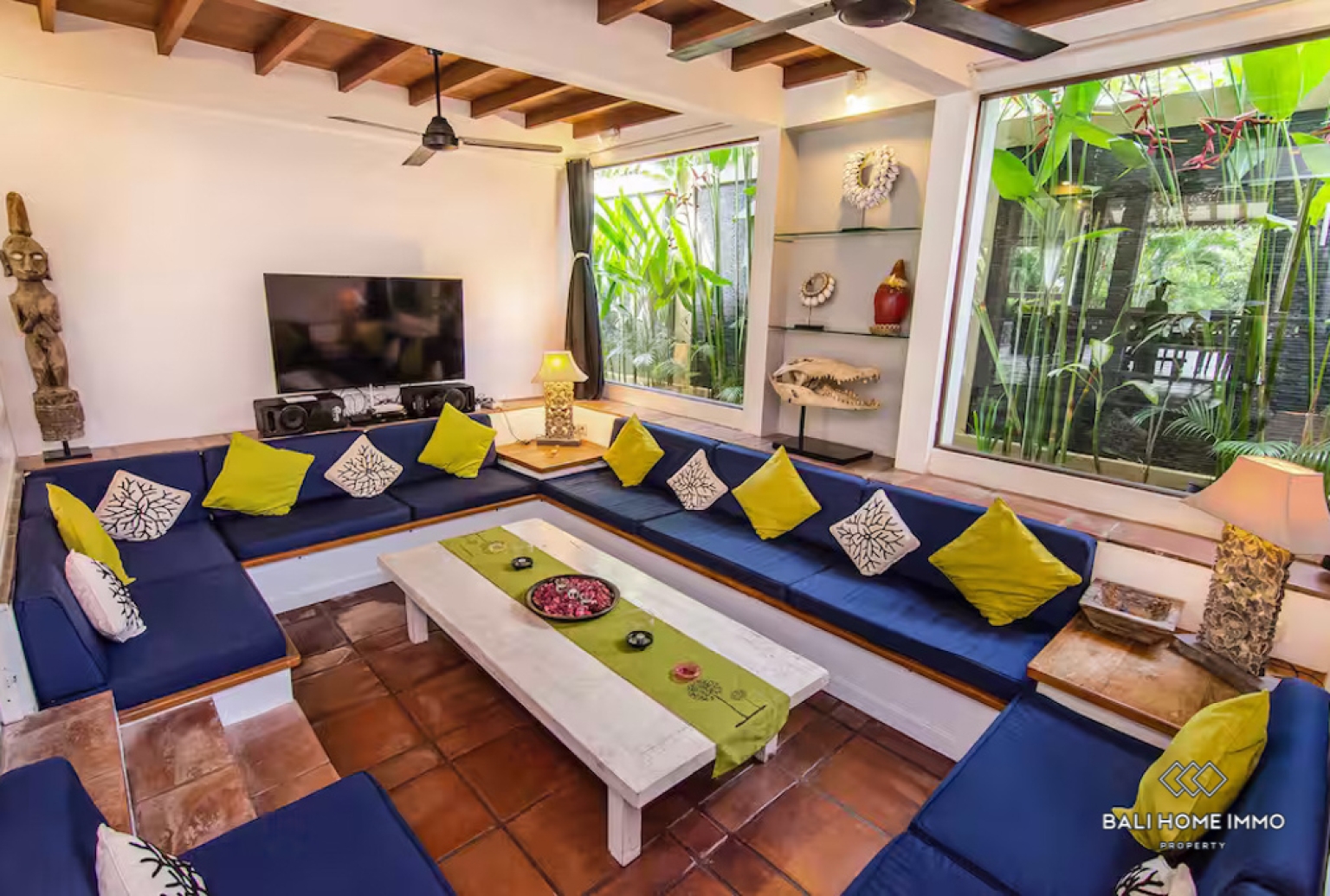 Spacious 5 Bedroom Villa for Sale Leasehold in Bali Seminyak Beachside and Center view 3