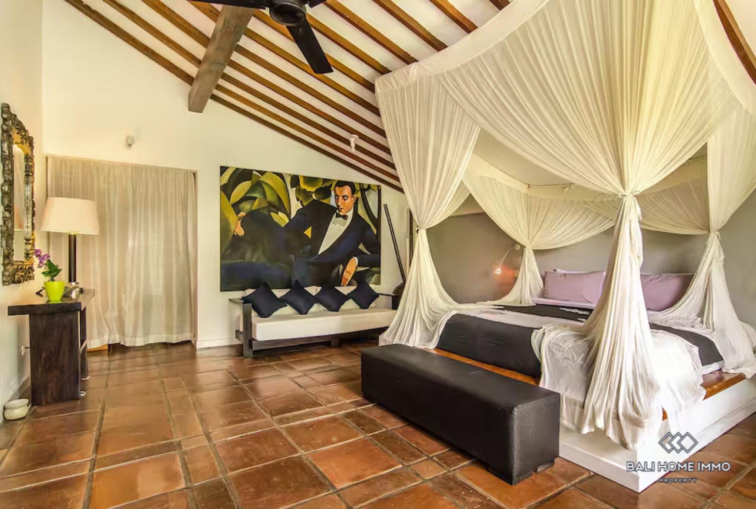Spacious 5 Bedroom Villa for Sale Leasehold in Bali Seminyak Beachside and Center view 10