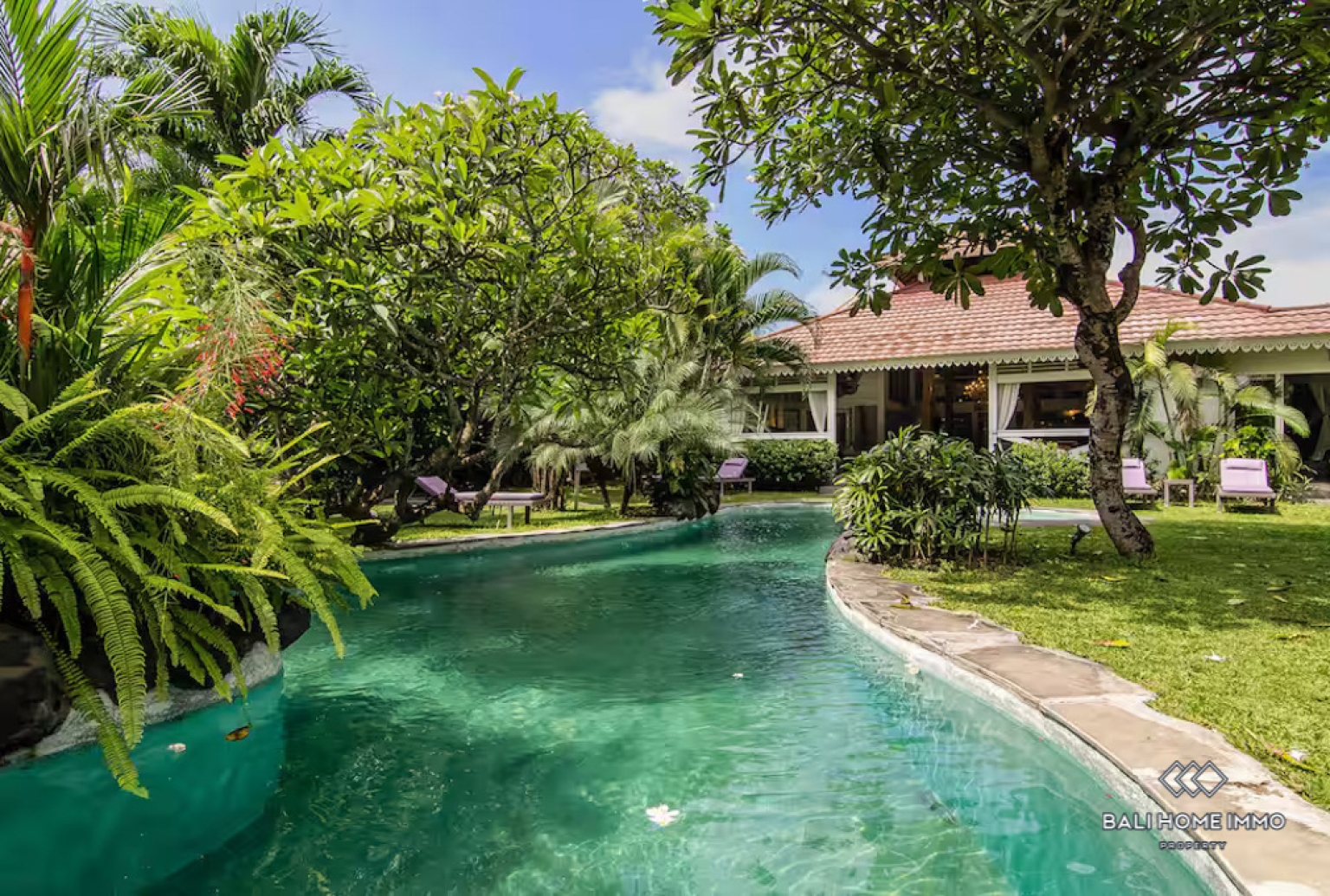 Spacious 5 Bedroom Villa for Sale Leasehold in Bali Seminyak Beachside and Center view 23