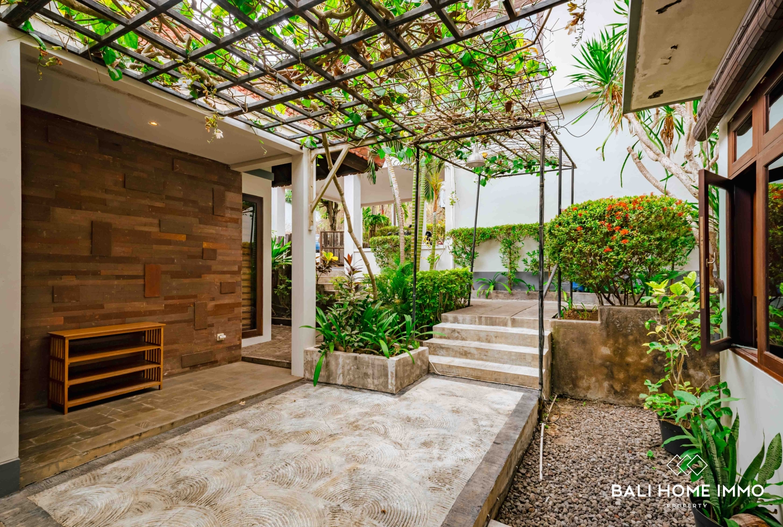 SPACIOUS 5 BEDROOMS OCEAN VIEW VILLA FOR YEARLY & MONTHLY RENTAL IN JIMBARAN view 25