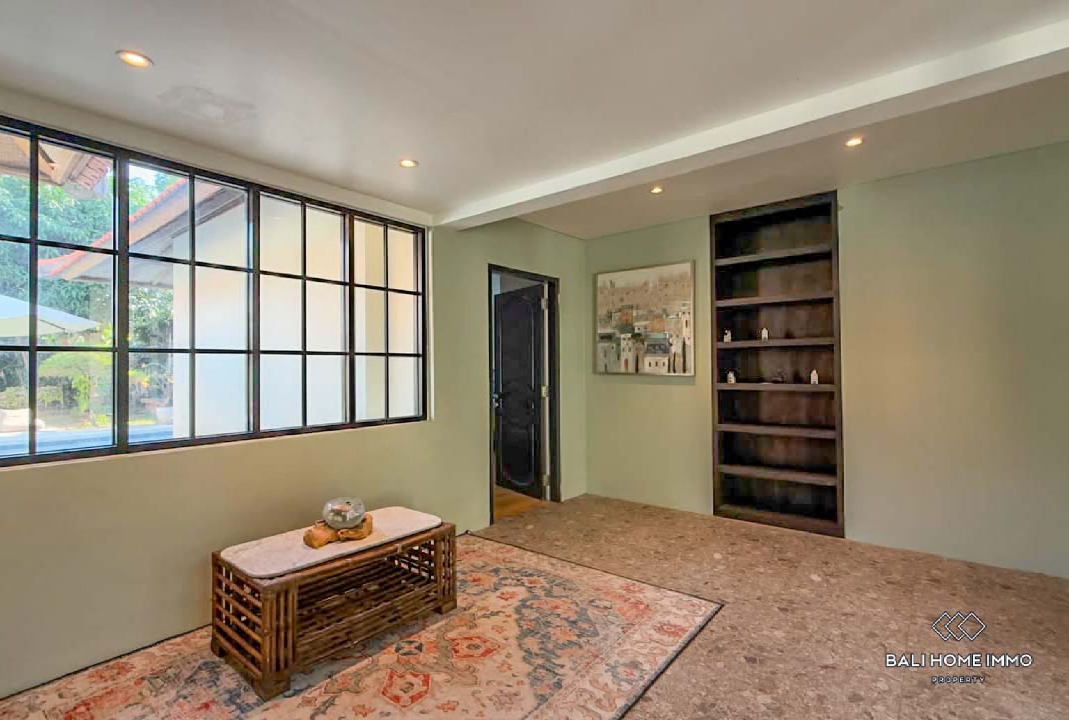 Spacious 5 Bedrooms villa with private apartment for rental in Bali Sanur view 8