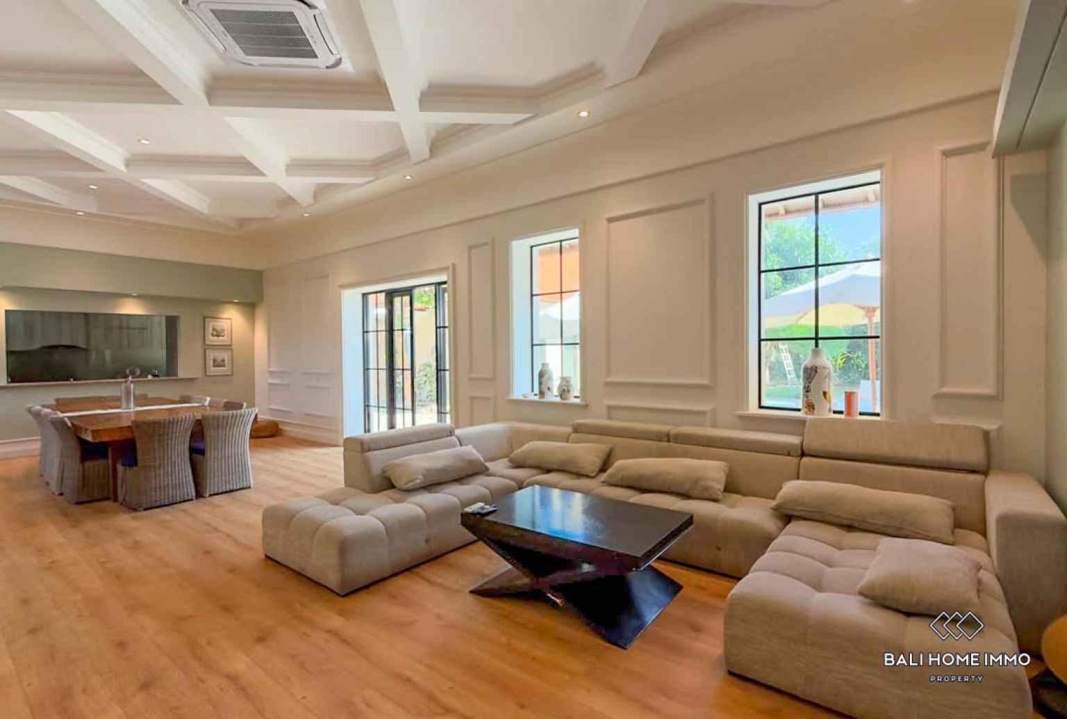 Spacious 5 Bedrooms villa with private apartment for rental in Bali Sanur view 4