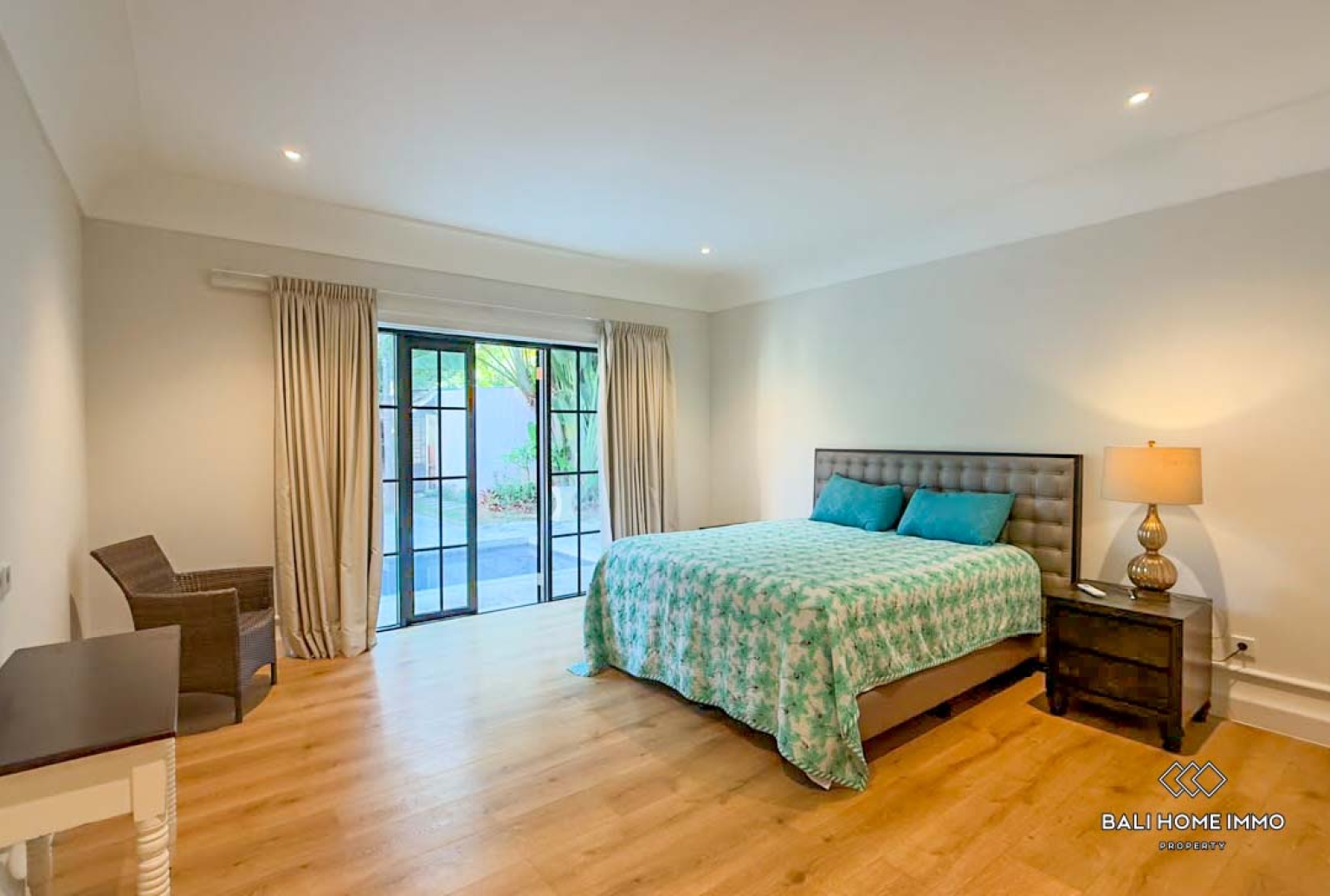 Spacious 5 Bedrooms villa with private apartment for rental in Bali Sanur view 10