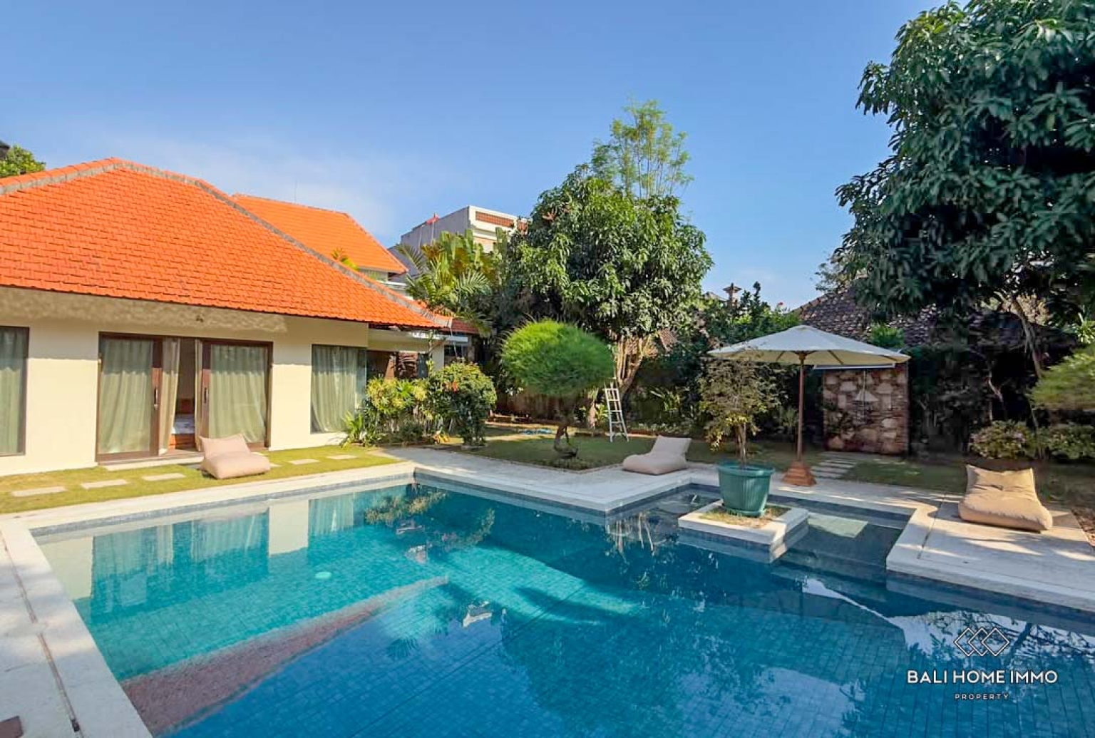 Spacious 5 Bedrooms villa with private apartment for rental in Bali Sanur view 20