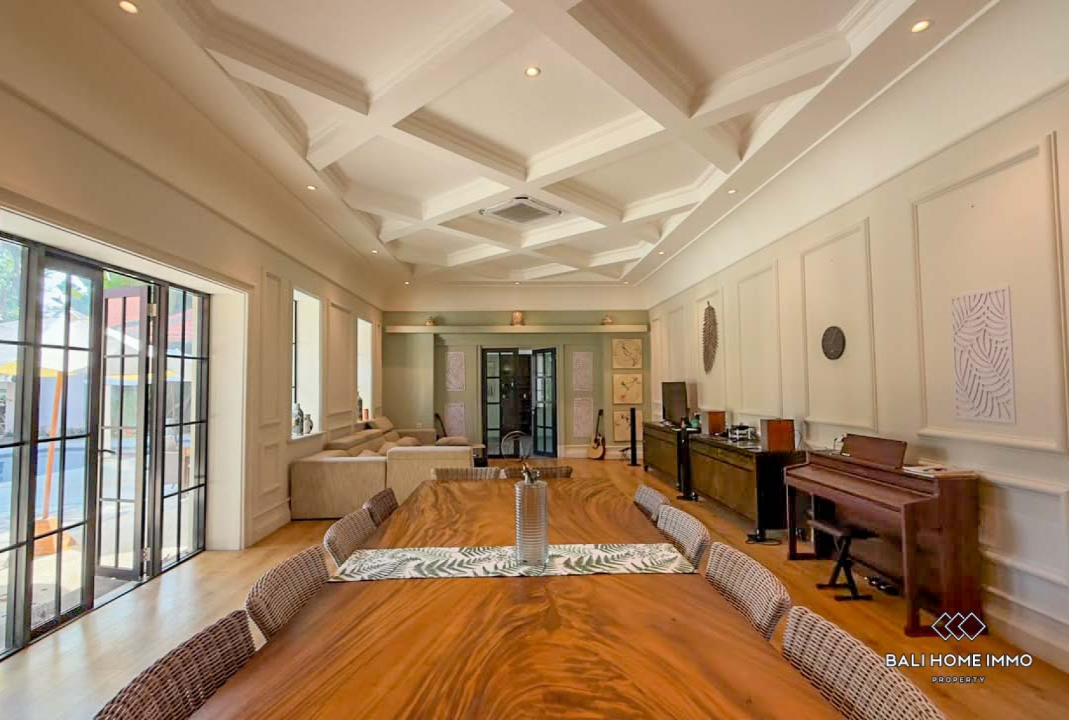 Spacious 5 Bedrooms villa with private apartment for rental in Bali Sanur view 6