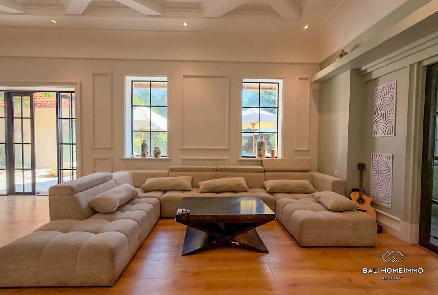 Spacious 5 Bedrooms villa with private apartment for rental in Bali Sanur view 3