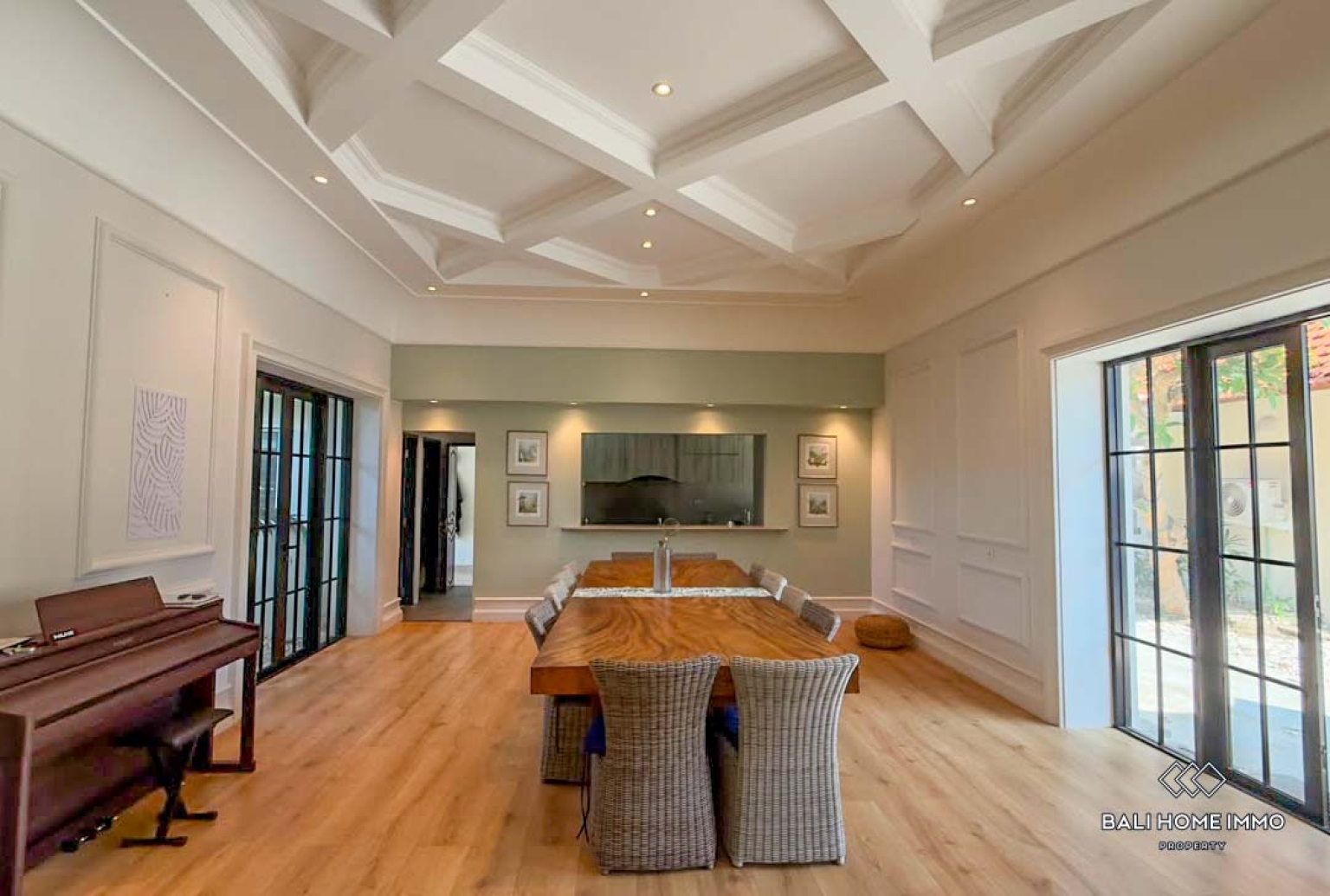 Spacious 5 Bedrooms villa with private apartment for rental in Bali Sanur view 5