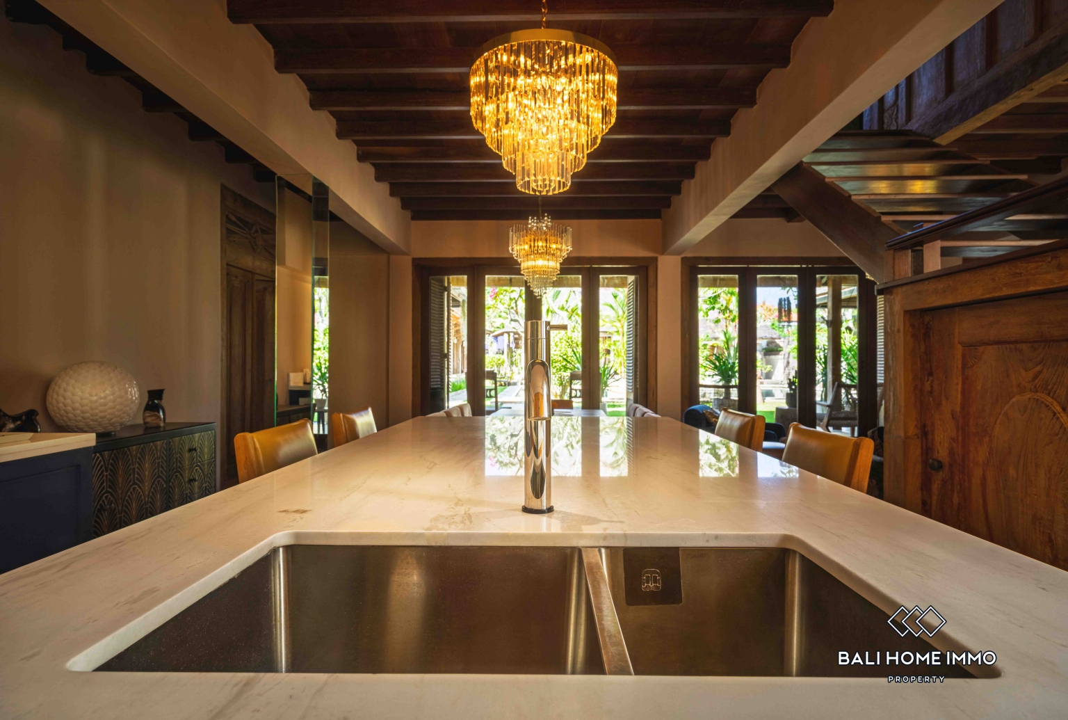 Spacious 6 Bedroom Villa for Sale walking distance to Mertasari Beach Sanur view 7
