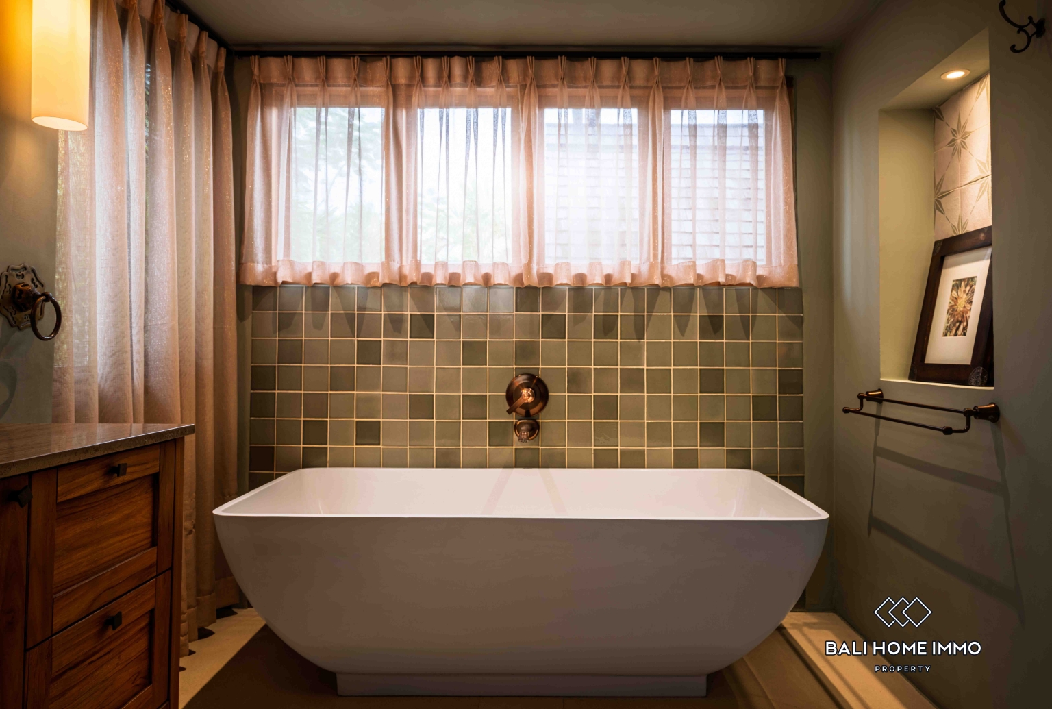 Spacious 6 Bedroom Villa for Sale walking distance to Mertasari Beach Sanur view 23