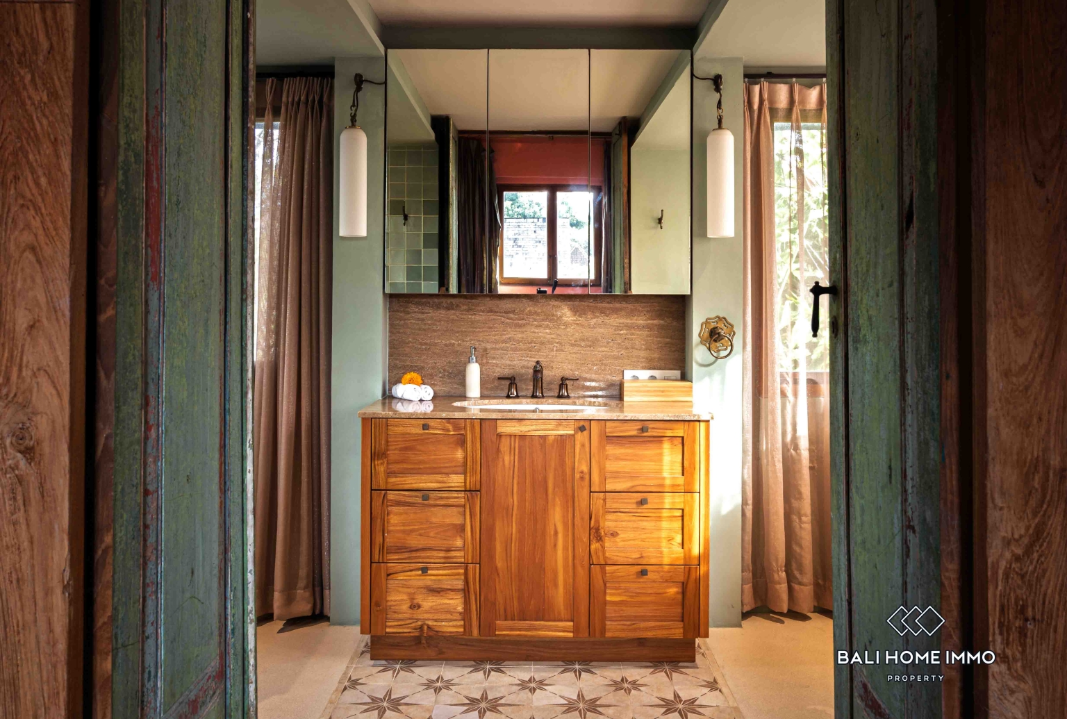 Spacious 6 Bedroom Villa for Sale walking distance to Mertasari Beach Sanur view 19