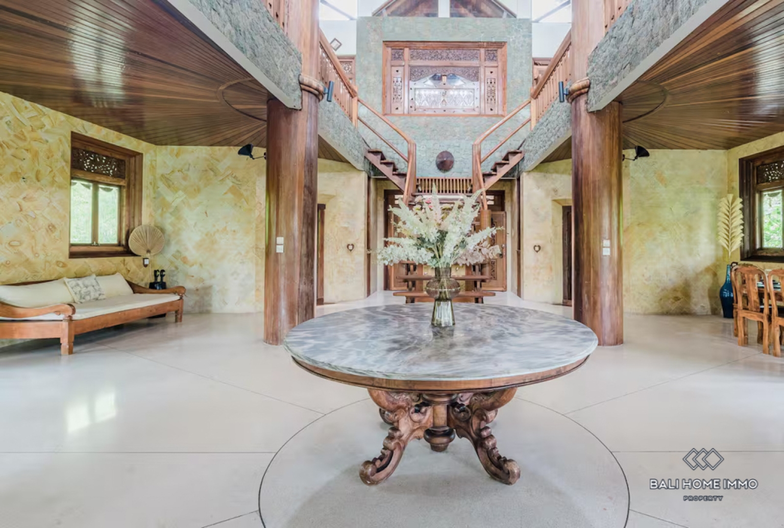 Spacious 7 Bedroom Villa for Sale Freehold in Bali Berawa view 9