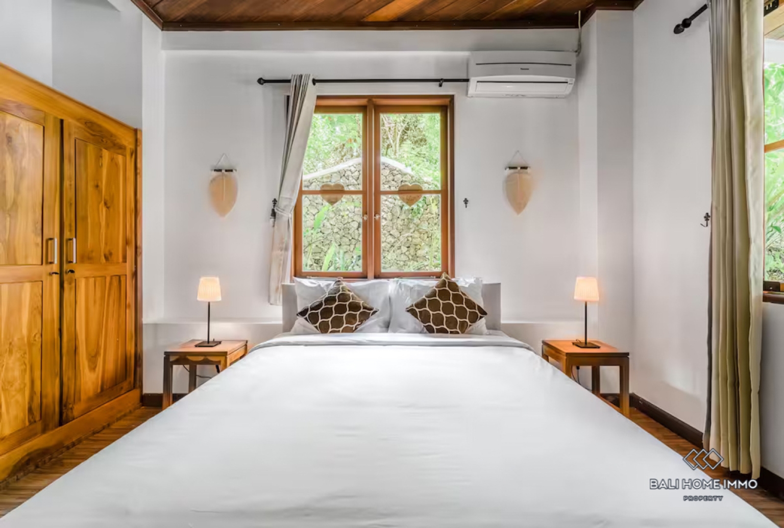 Spacious 7 Bedroom Villa for Sale Freehold in Bali Berawa view 15