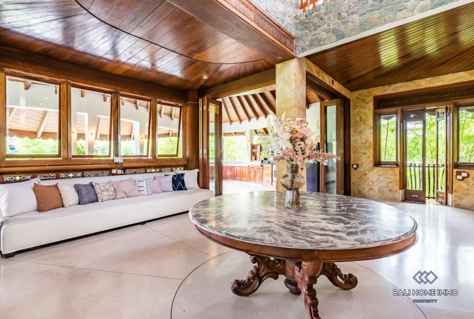 Spacious 7 Bedroom Villa for Sale Freehold in Bali Berawa view 3