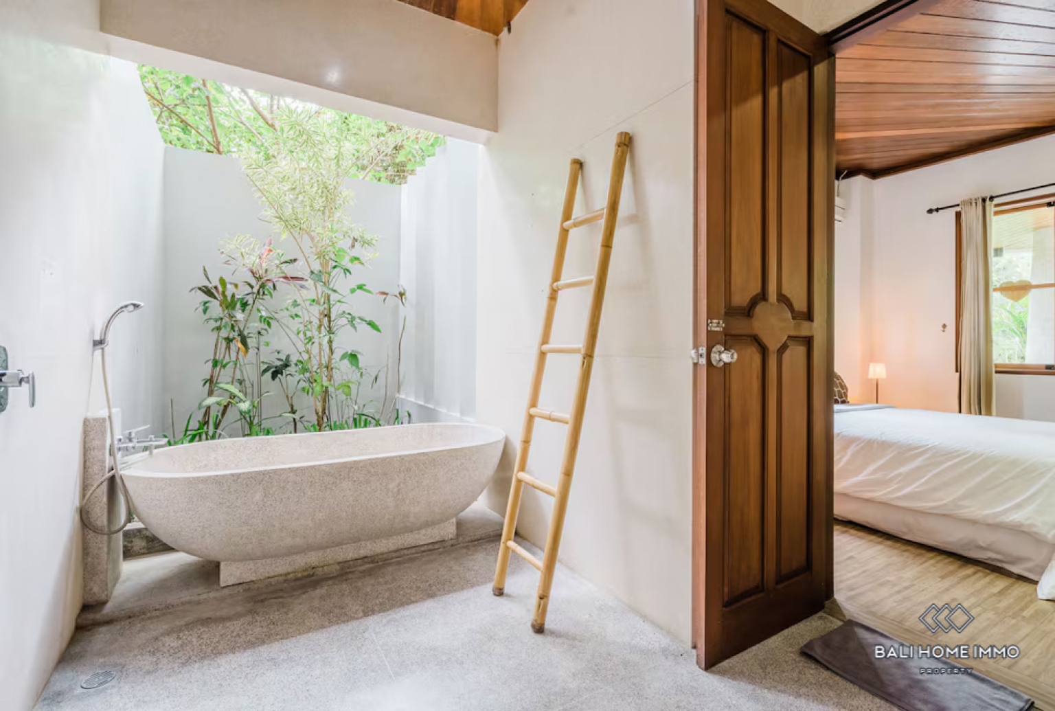 Spacious 7 Bedroom Villa for Sale Freehold in Bali Berawa view 21