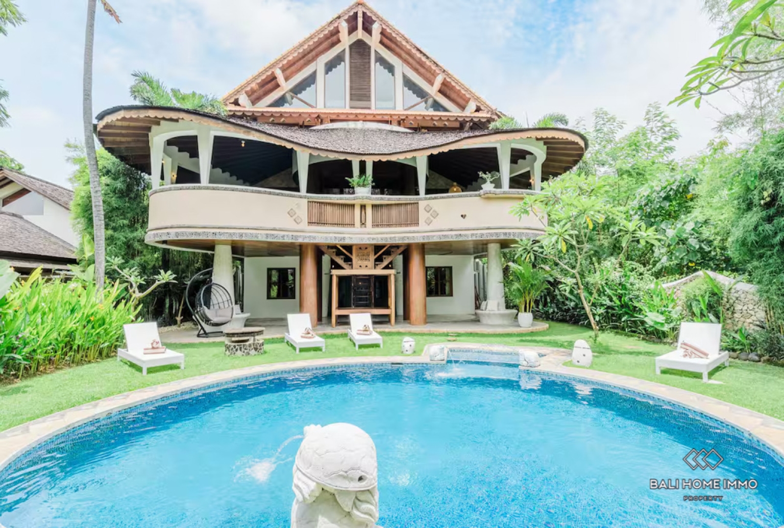 Spacious 7 Bedroom Villa for Sale Freehold in Bali Berawa view 2