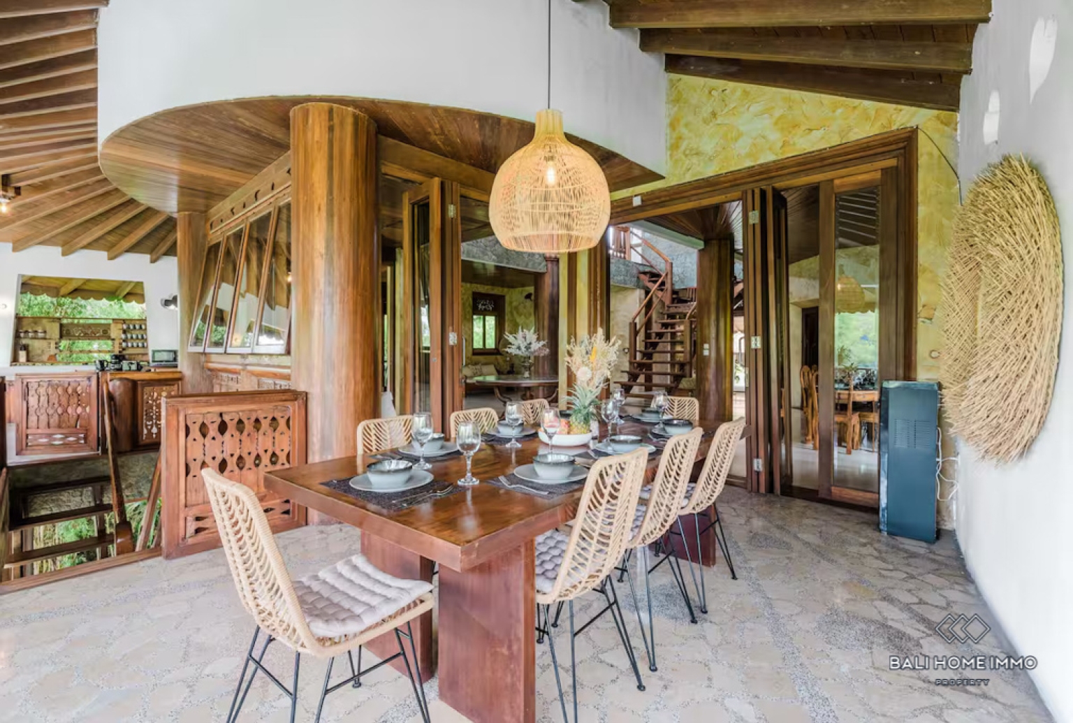 Spacious 7 Bedroom Villa for Sale Freehold in Bali Berawa view 7