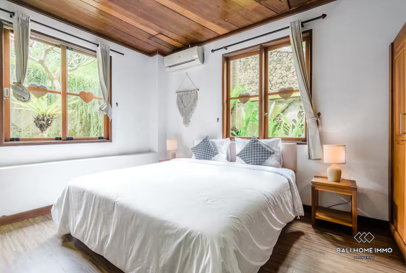 Spacious 7 Bedroom Villa for Sale Freehold in Bali Berawa view 16
