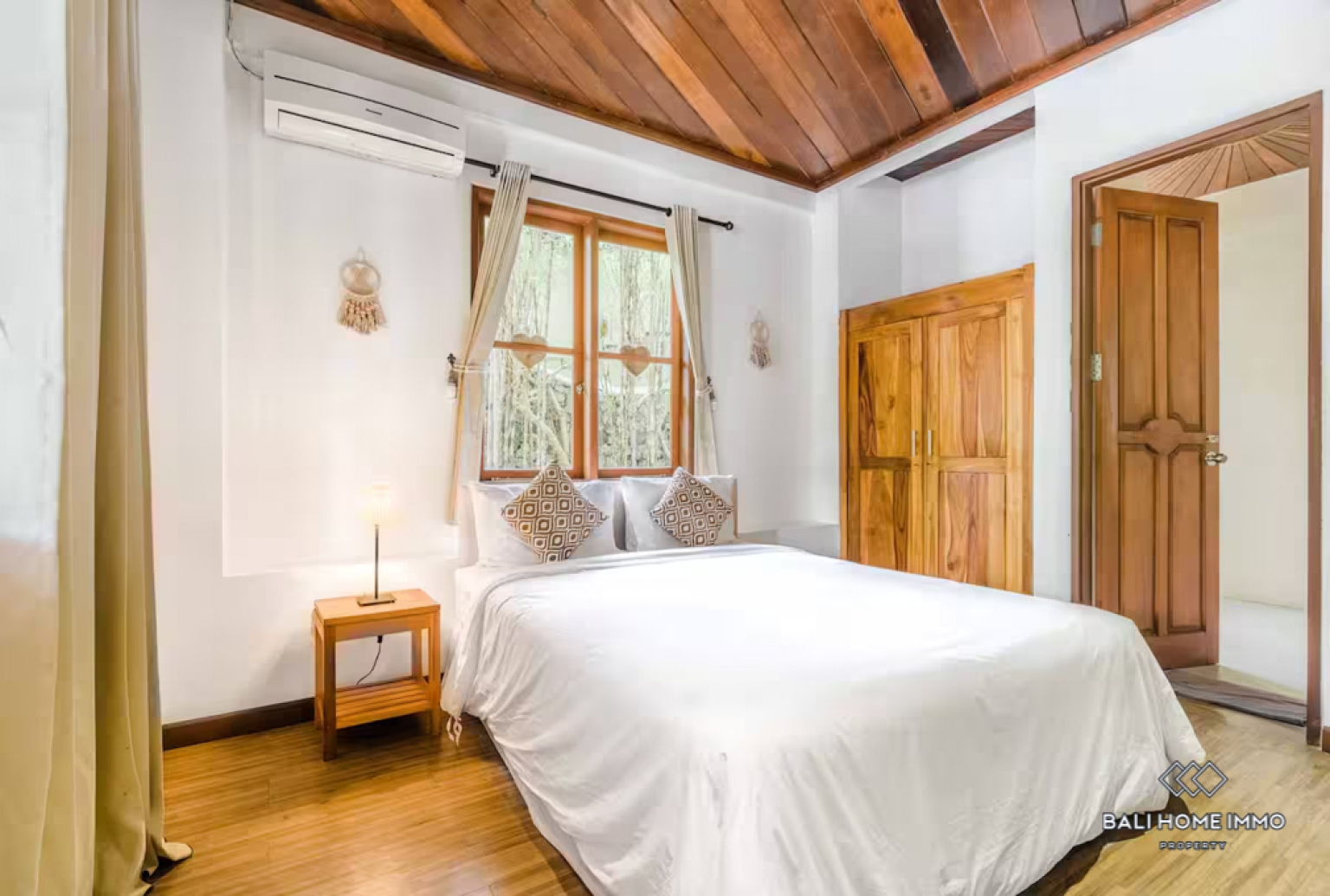 Spacious 7 Bedroom Villa for Sale Freehold in Bali Berawa view 14