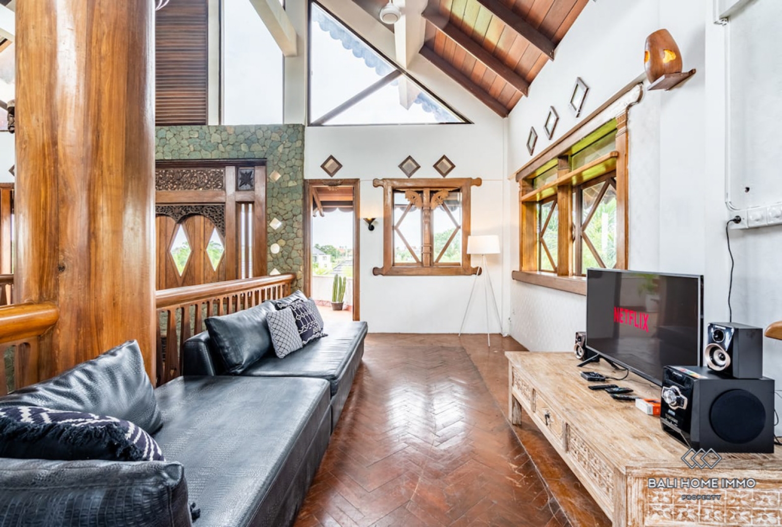 Spacious 7 Bedroom Villa for Sale Freehold in Bali Berawa view 11