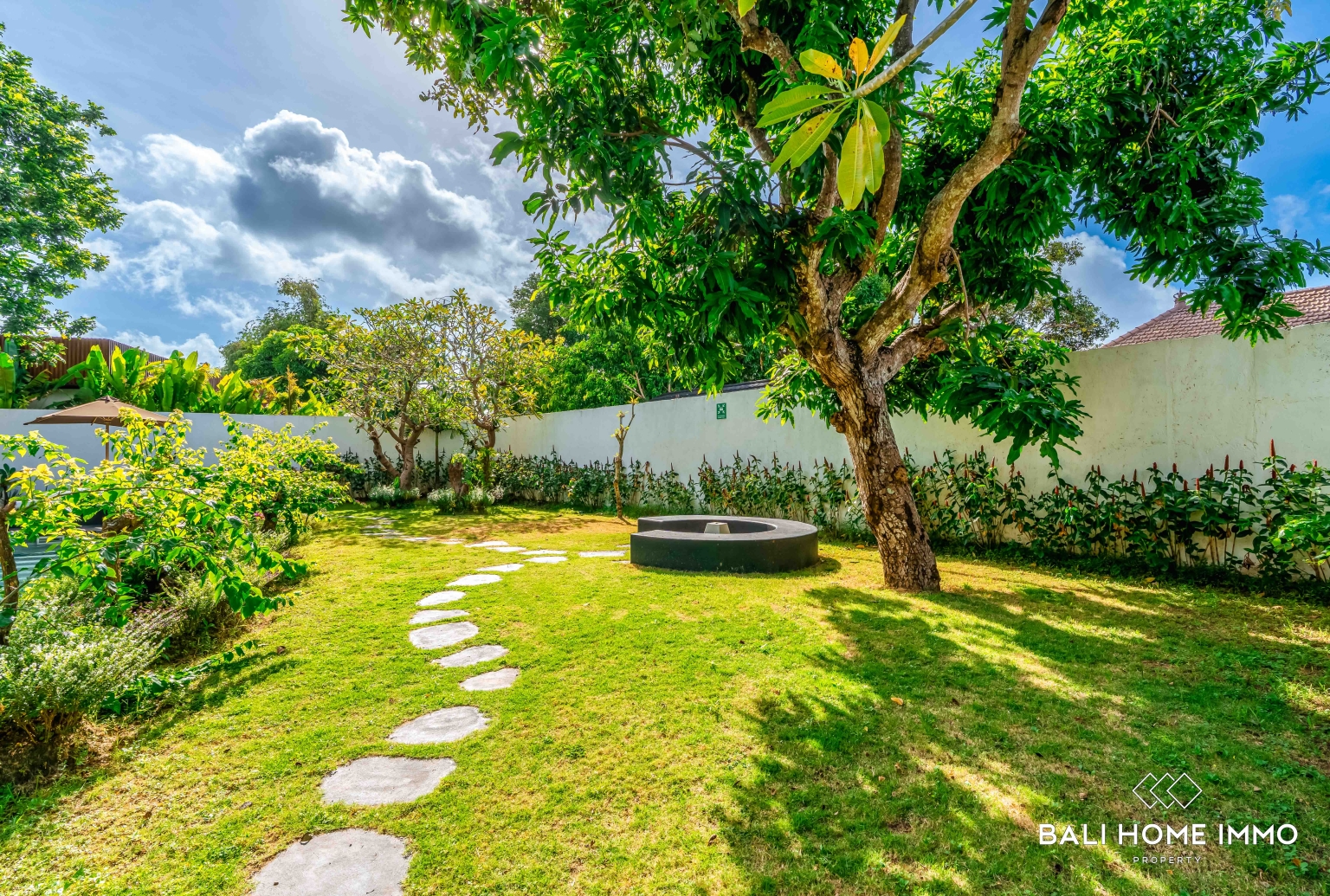 Spacious Tropical 2 Bedroom Villa for Sale and Rent in Jimbaran view 26