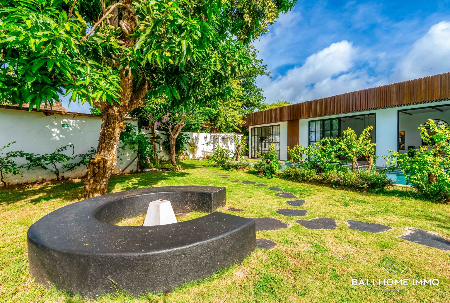 Spacious Tropical 2 Bedroom Villa for Sale and Rent in Jimbaran view 27