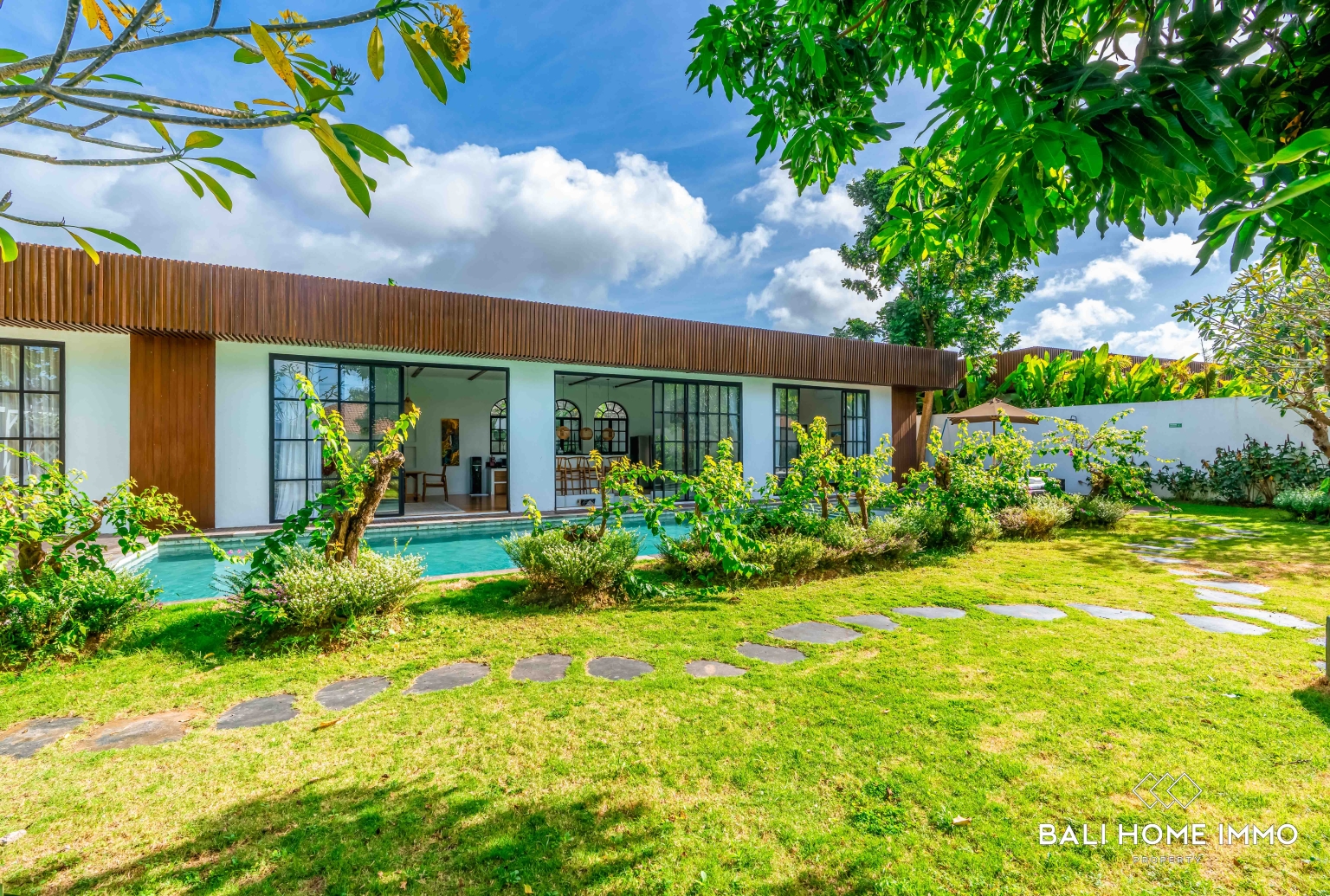 Spacious Tropical 2 Bedroom Villa for Sale and Rent in Jimbaran view 28