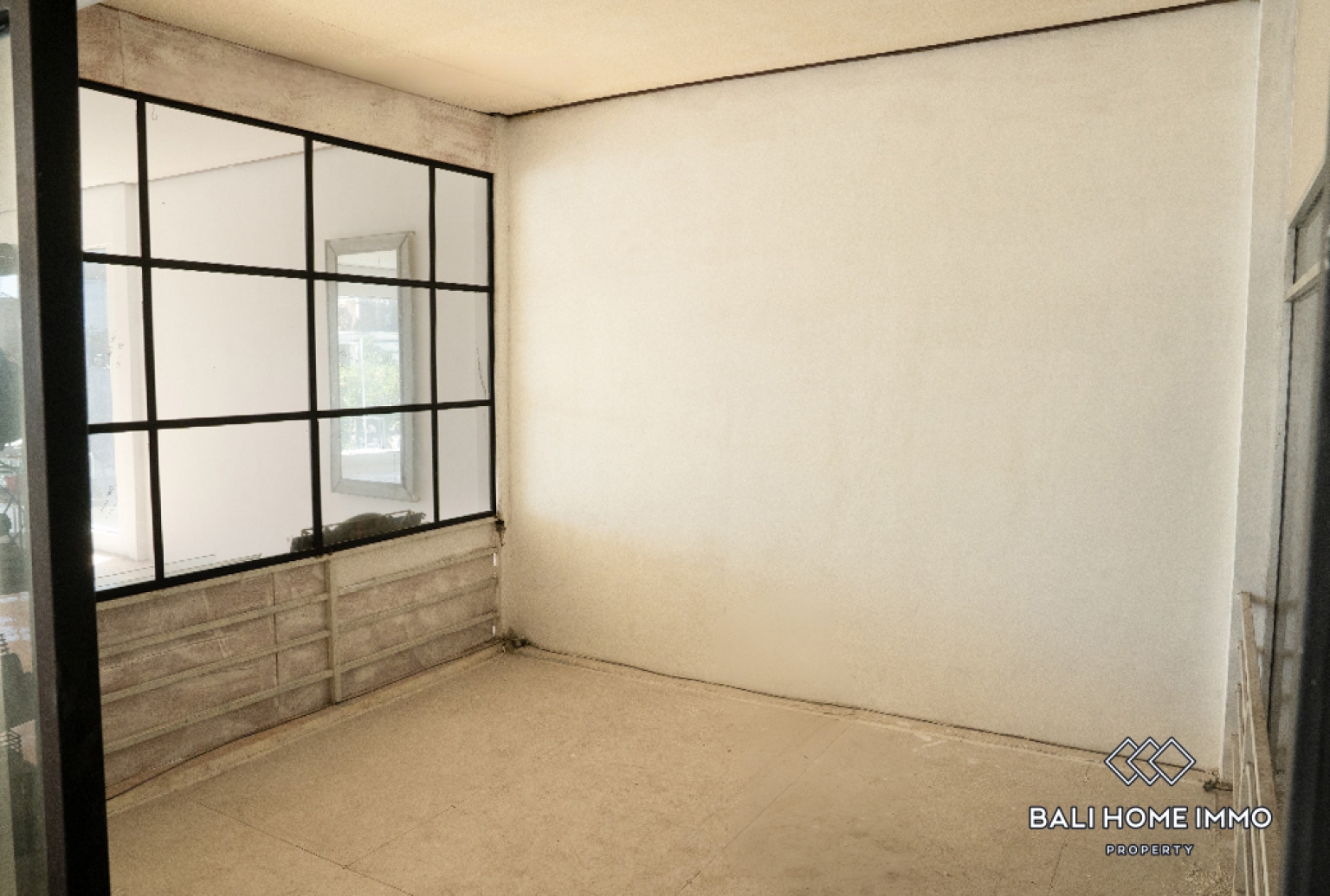 Streetfront Commercial Space For Rent in Seminyak Oberoi view 3