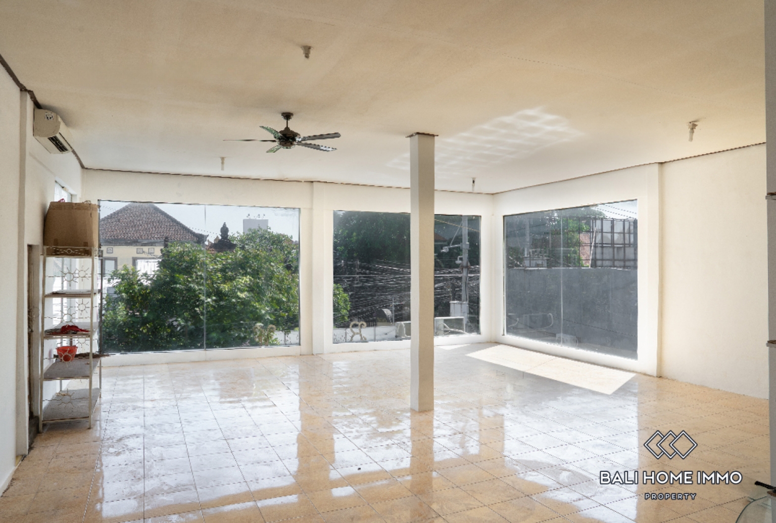 Streetfront Commercial Space For Rent in Seminyak Oberoi view 2