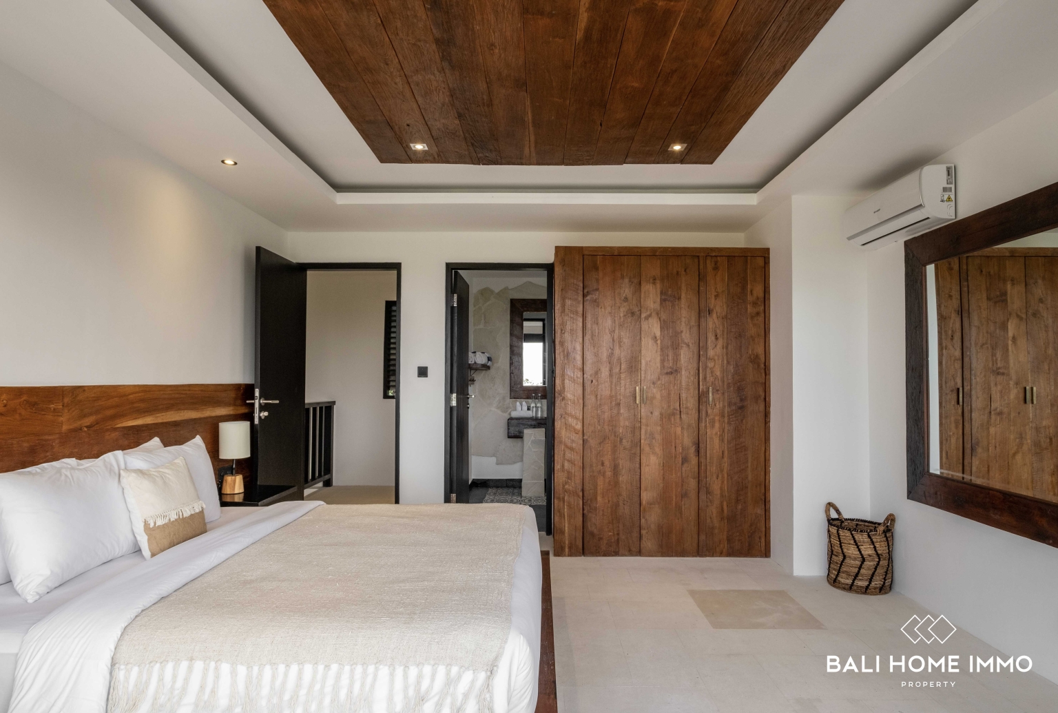 STUNNING 3 BEDROOM VILLA WITH OCEAN VIEW FOR SALE LEASEHOLD IN BINGIN view 19