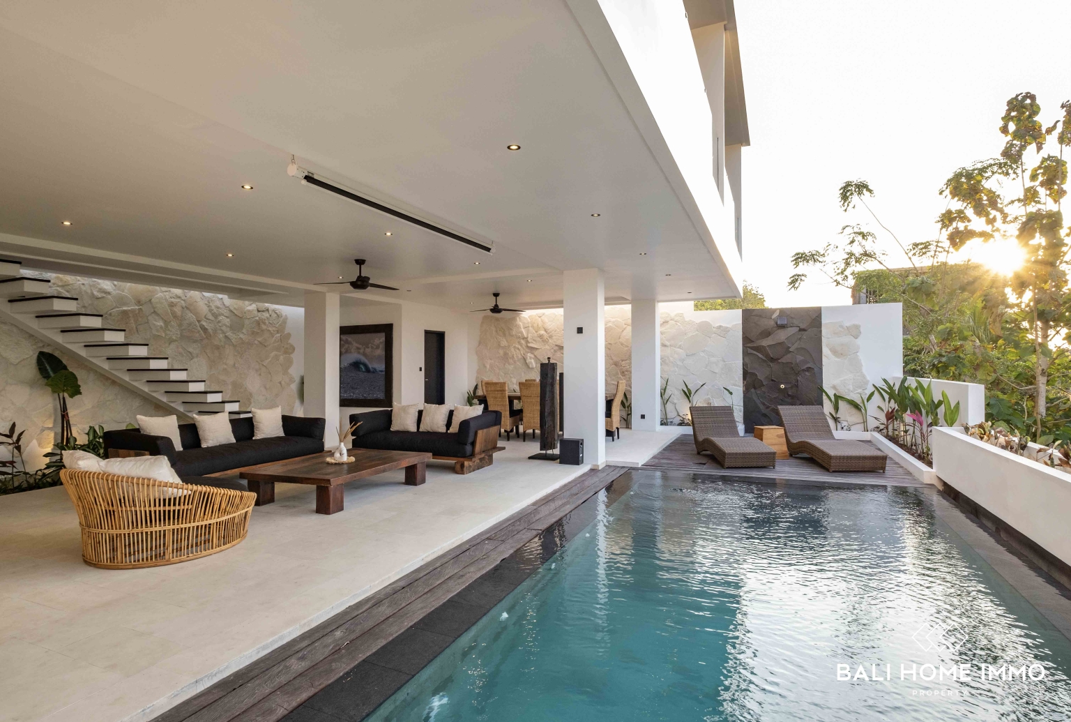 STUNNING 3 BEDROOM VILLA WITH OCEAN VIEW FOR SALE LEASEHOLD IN BINGIN view 2