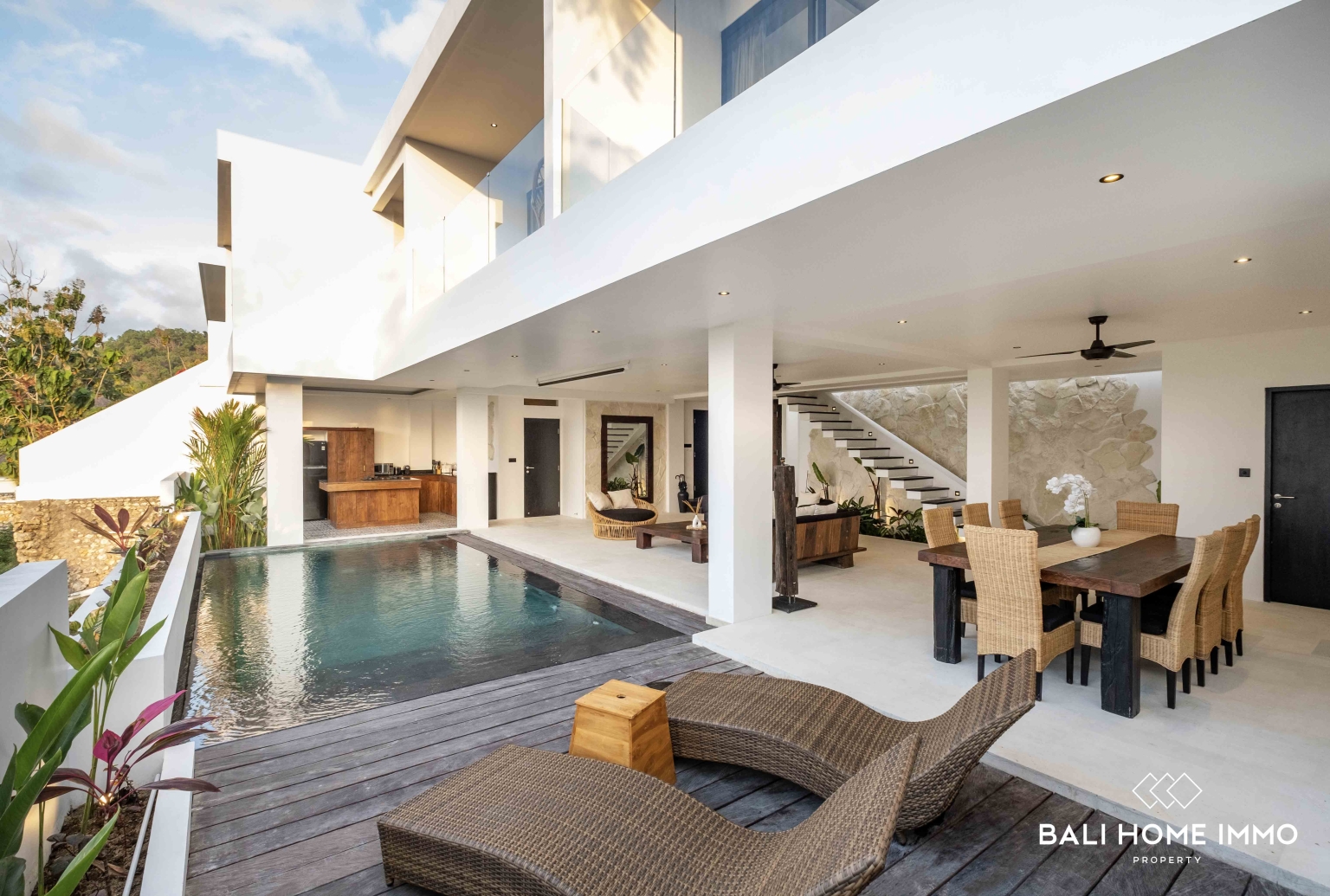 STUNNING 3 BEDROOM VILLA WITH OCEAN VIEW FOR SALE LEASEHOLD IN BINGIN view 4