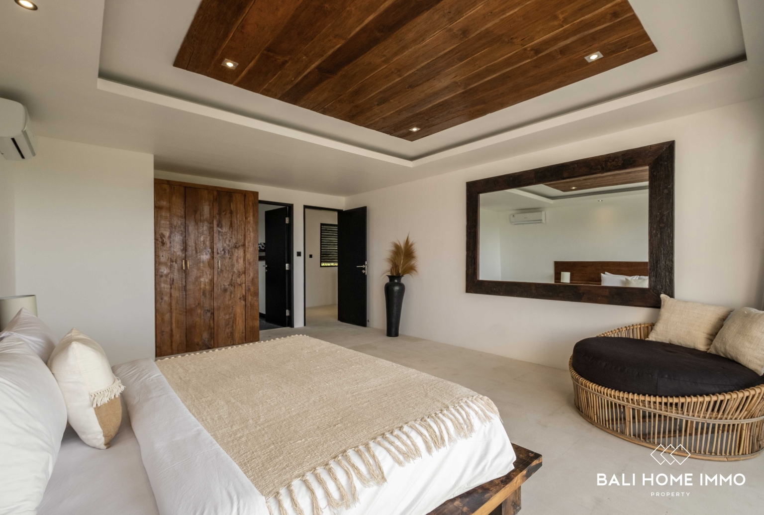 STUNNING 3 BEDROOM VILLA WITH OCEAN VIEW FOR SALE LEASEHOLD IN BINGIN view 15