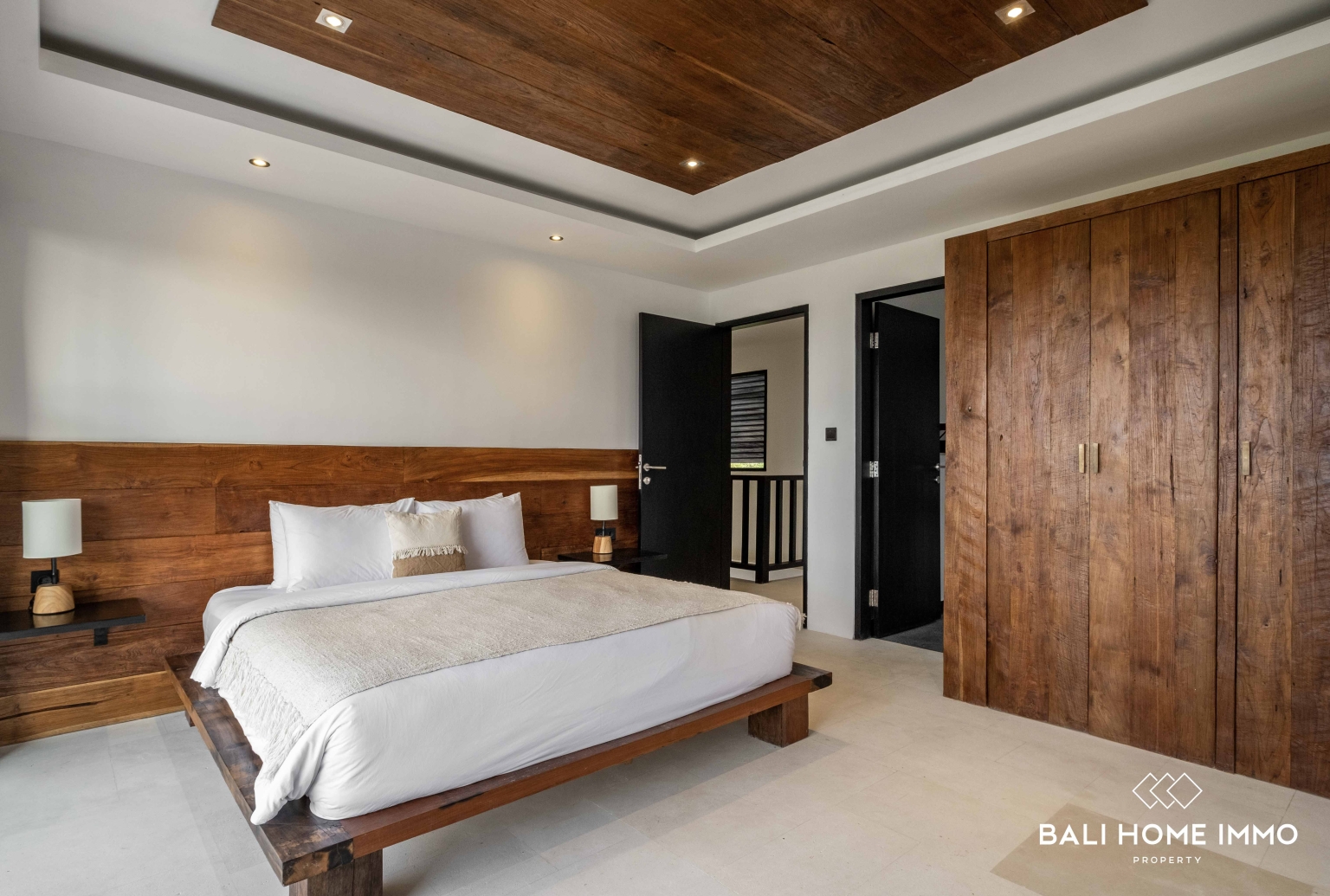 STUNNING 3 BEDROOM VILLA WITH OCEAN VIEW FOR SALE LEASEHOLD IN BINGIN view 18